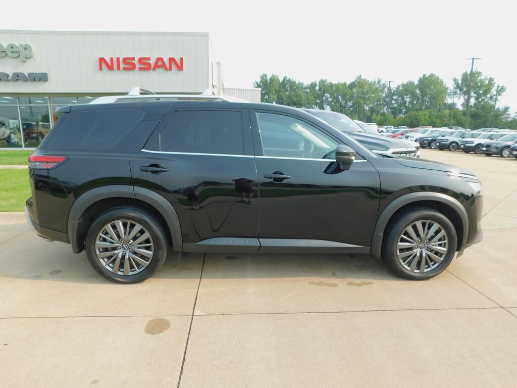 Used 2025 Nissan Pathfinder SL SUV