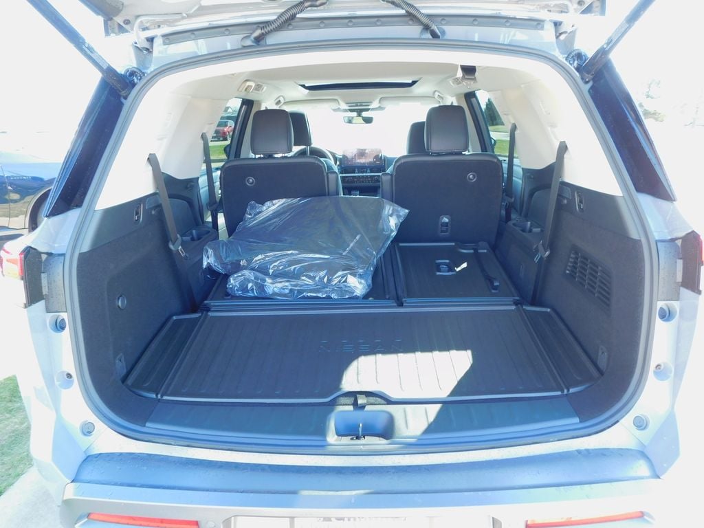 2026 Nissan Pathfinder Platinum - Photo 12