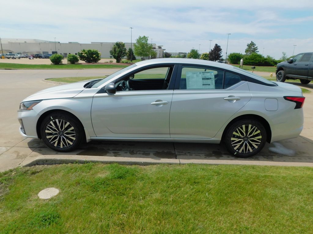 2026 Nissan Altima SV - Photo 12