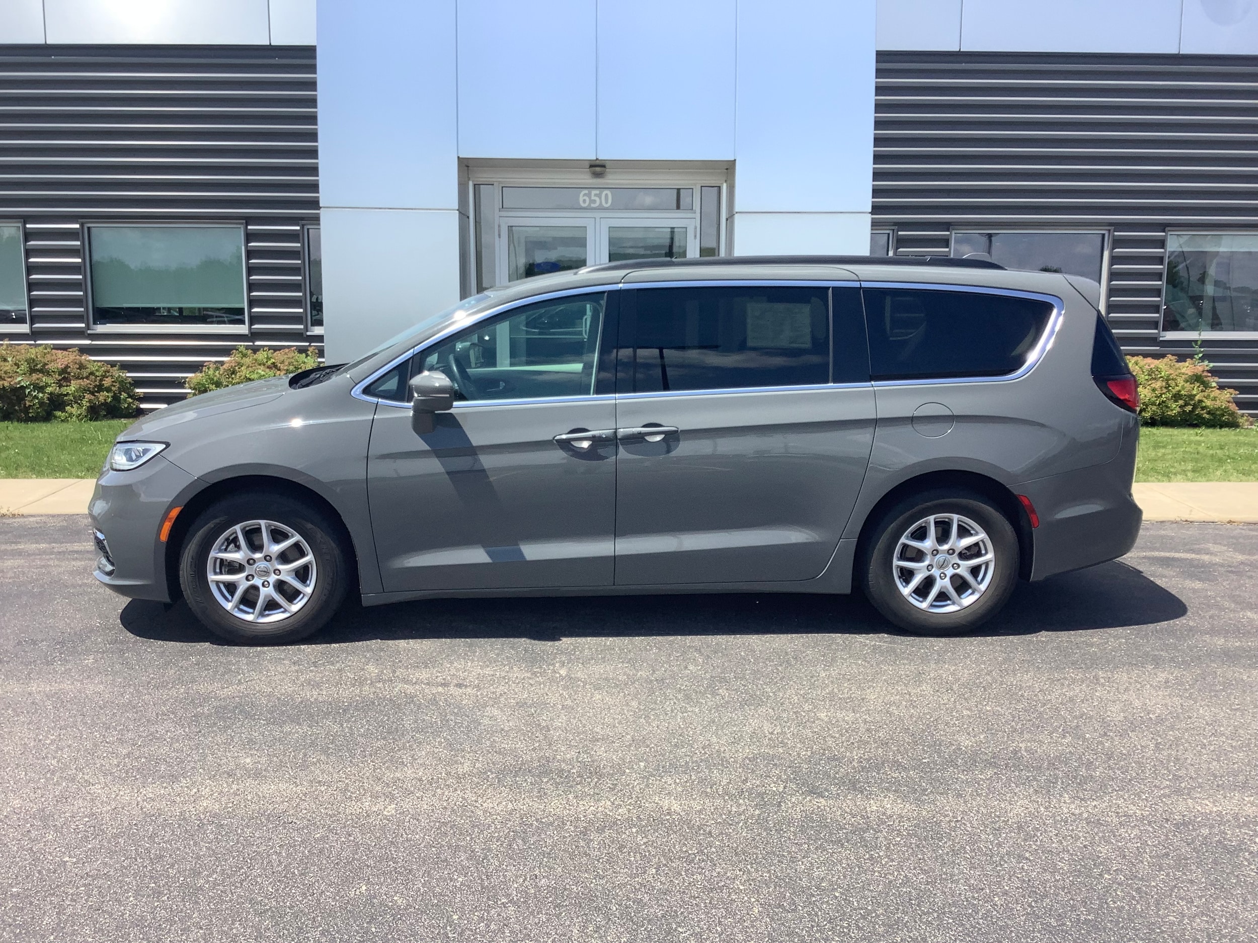 Used 2022 Chrysler Pacifica Touring L with VIN 2C4RC1BG7NR169010 for sale in Clintonville, WI