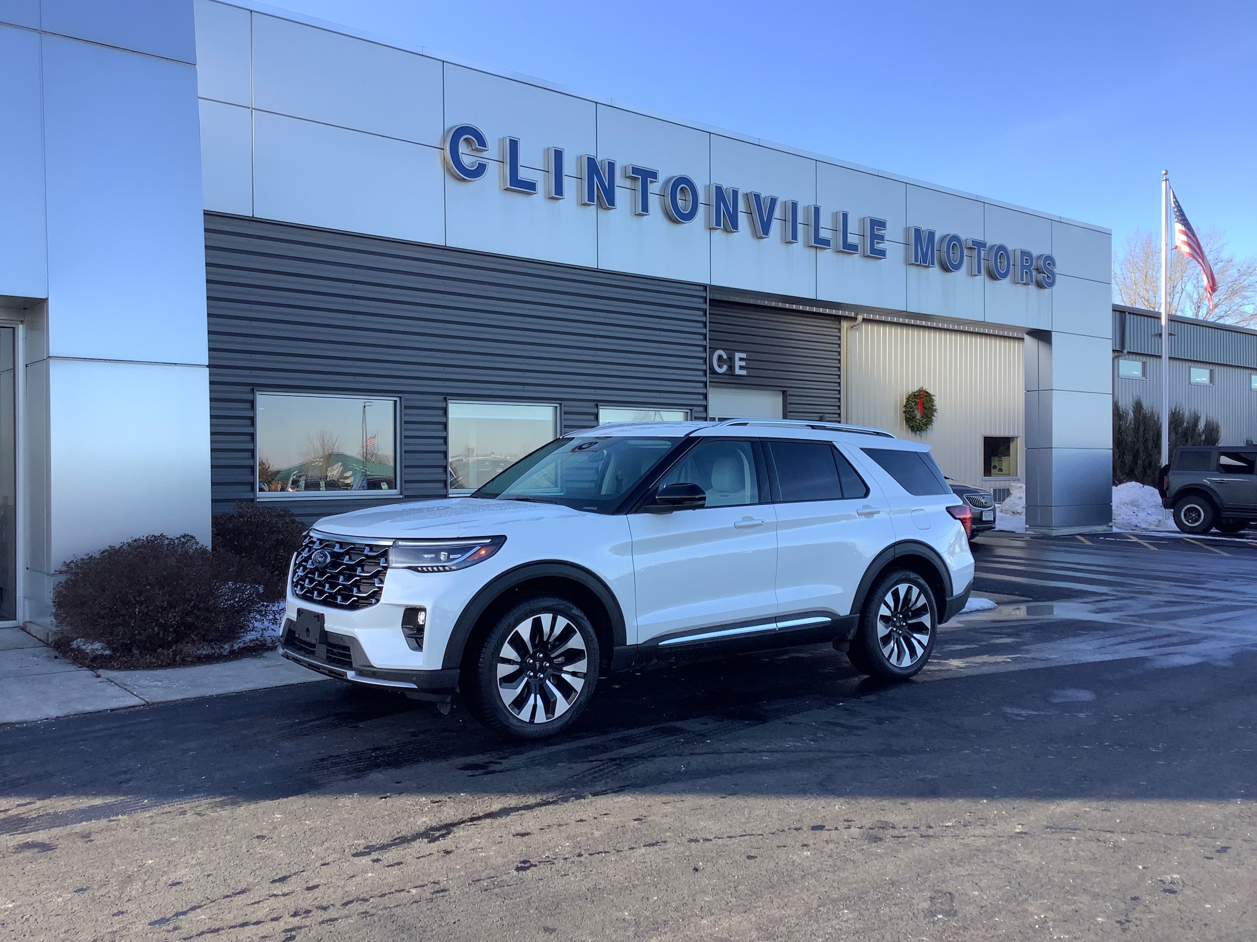 2026 Ford Explorer Platinum's photo