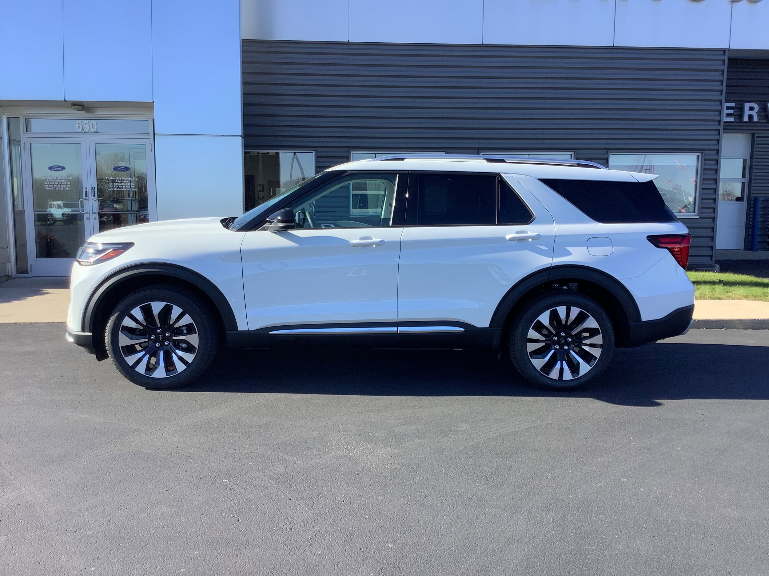 2026 Ford Explorer Platinum photo 2
