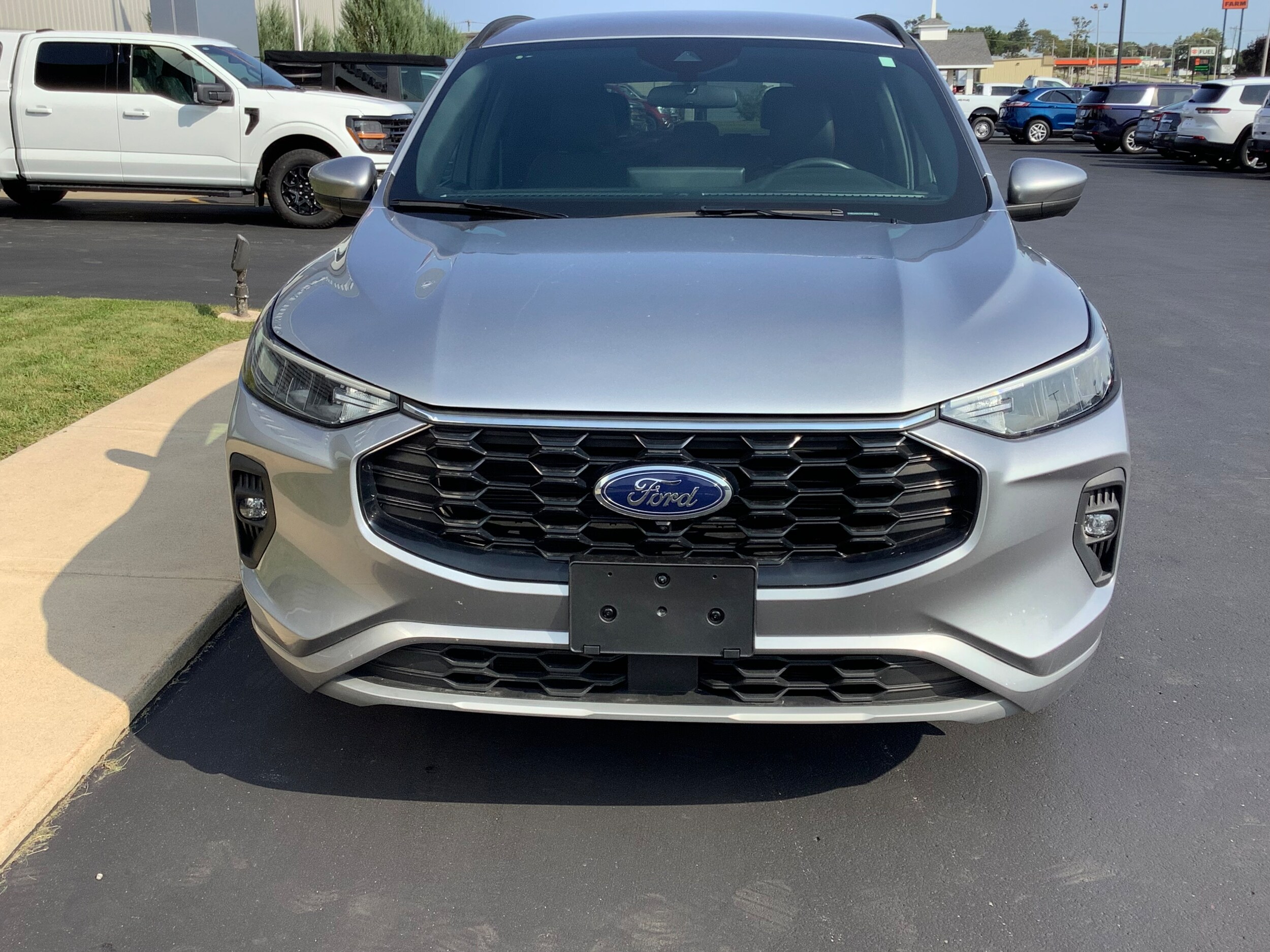 2023 Ford Escape ST-Line Select photo 2