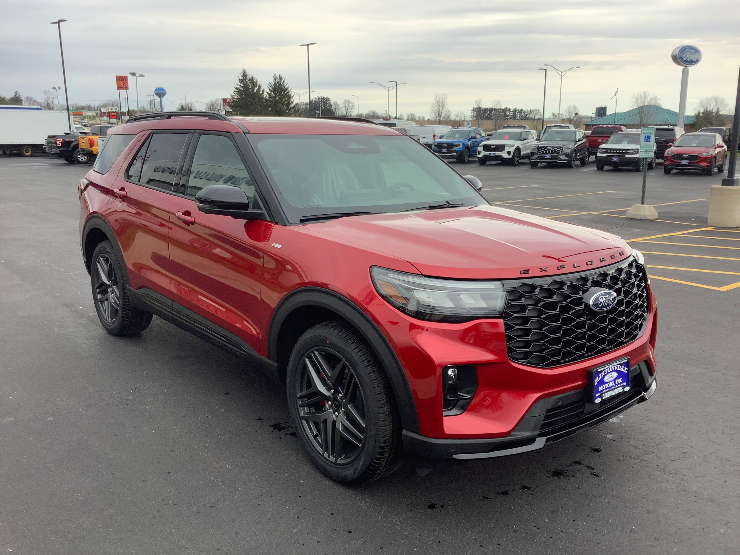 2025 Ford Explorer ST-Line photo 3