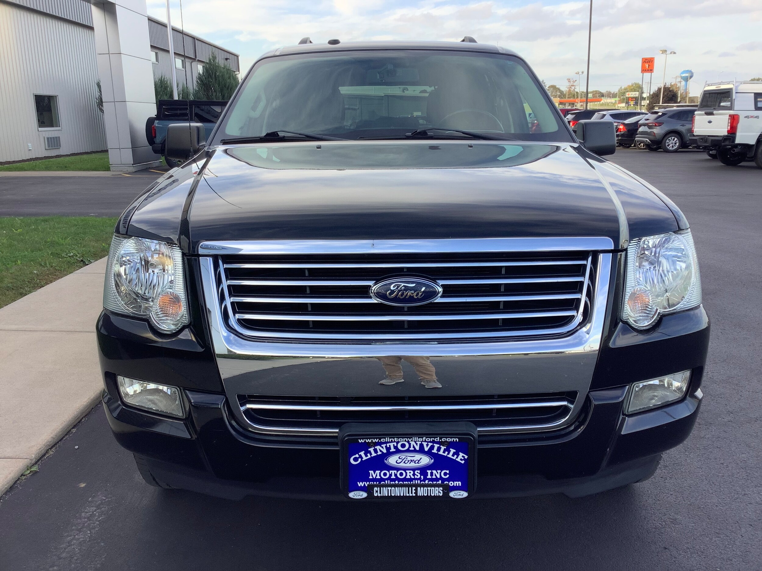 2010 Ford Explorer XLT photo 2