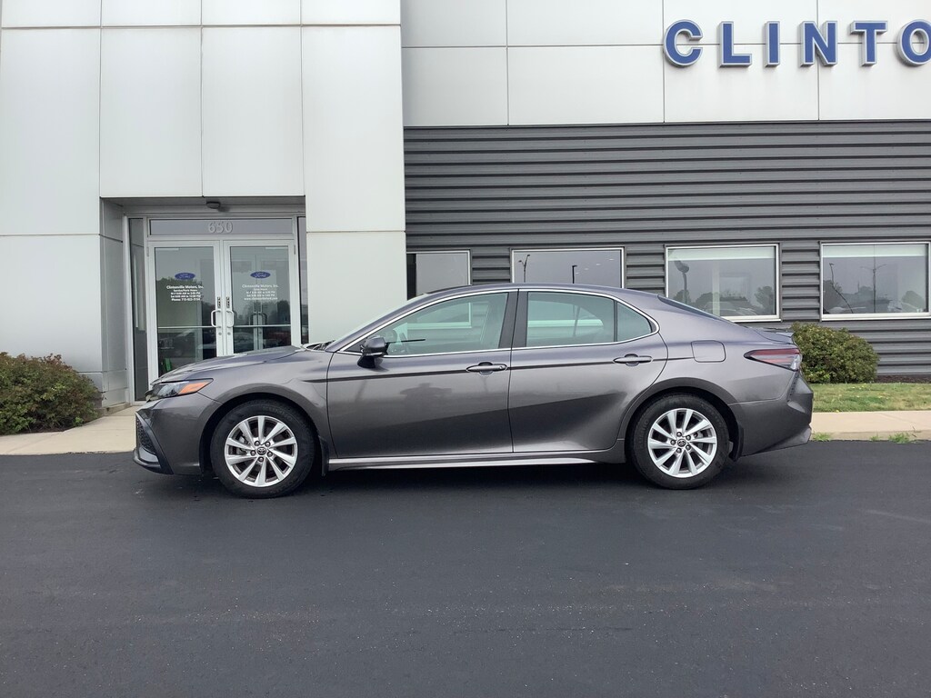 Used 2023 Toyota Camry SE Sedan