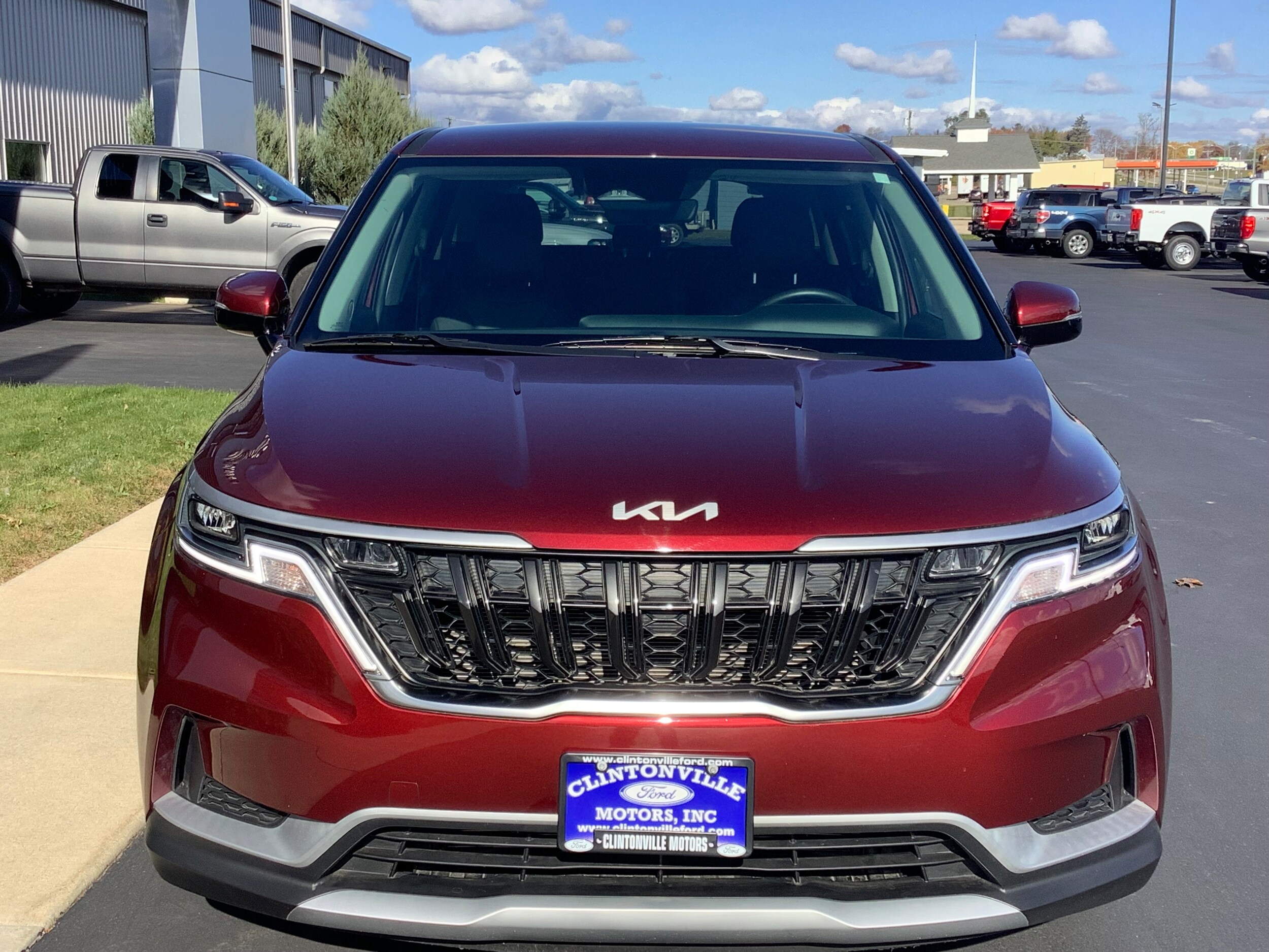 2024 Kia Carnival LX photo 3