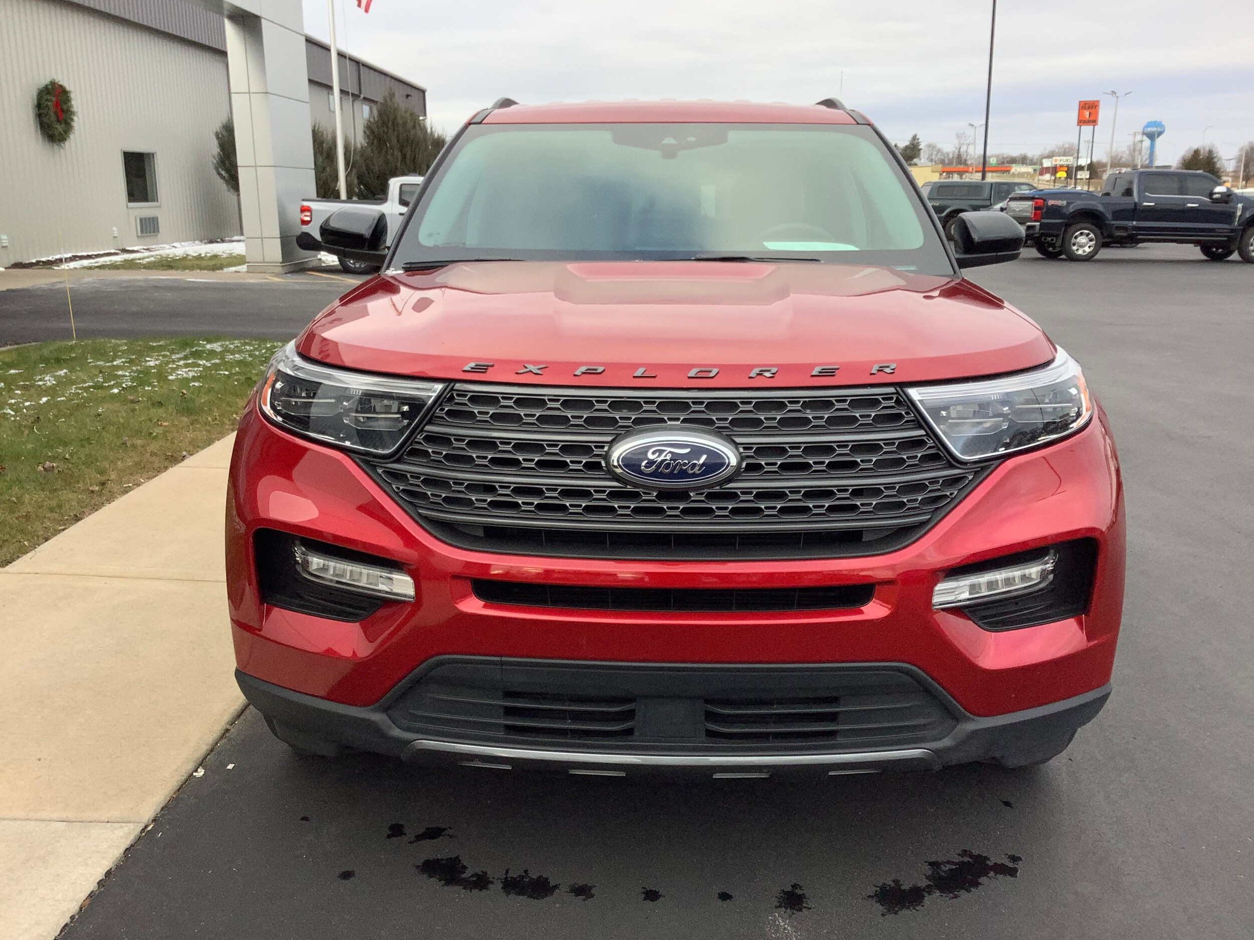 2023 Ford Explorer XLT photo 2