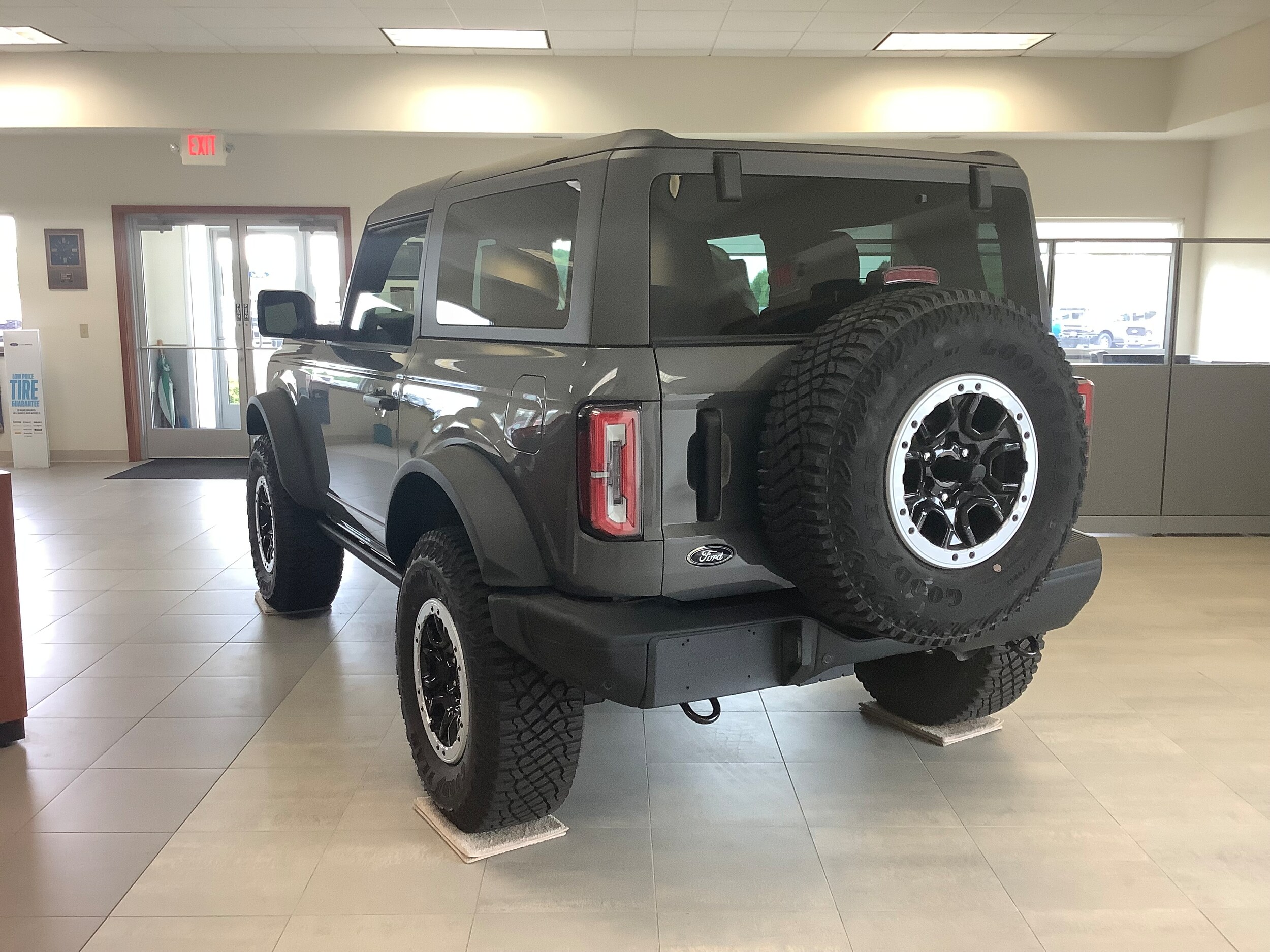 2024 Ford Bronco Badlands photo 2