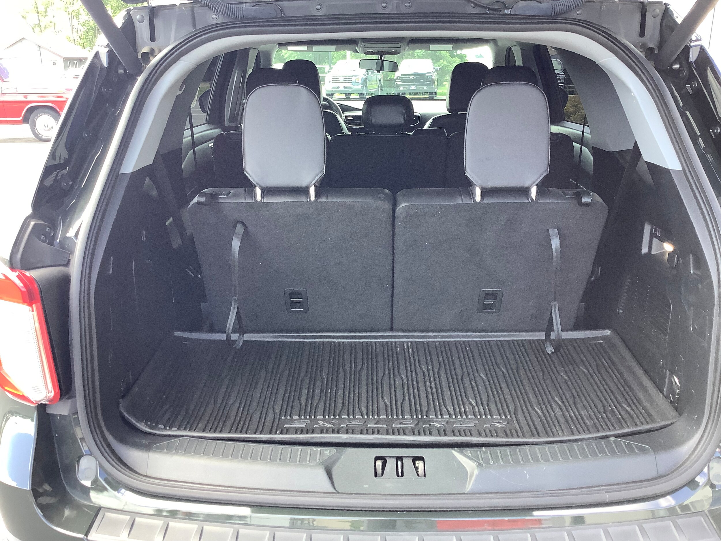 2023 Ford Explorer XLT photo 4