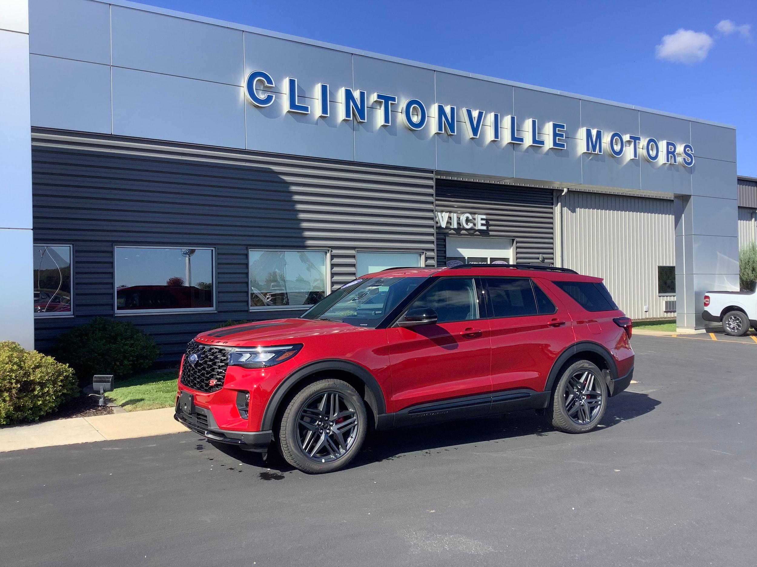 2025 Ford Explorer ST's photo