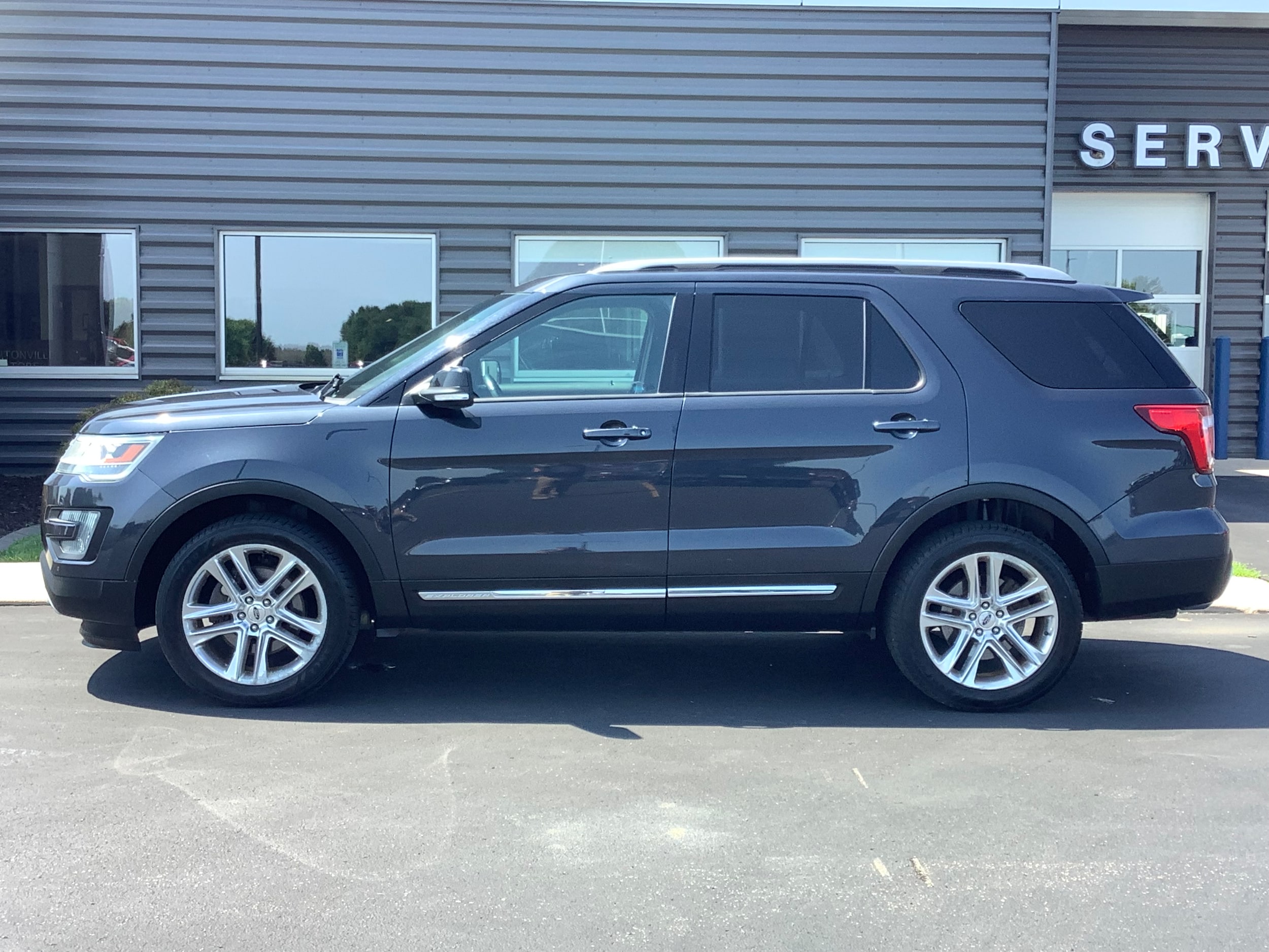Used 2017 Ford Explorer XLT with VIN 1FM5K8D84HGA21074 for sale in Clintonville, WI