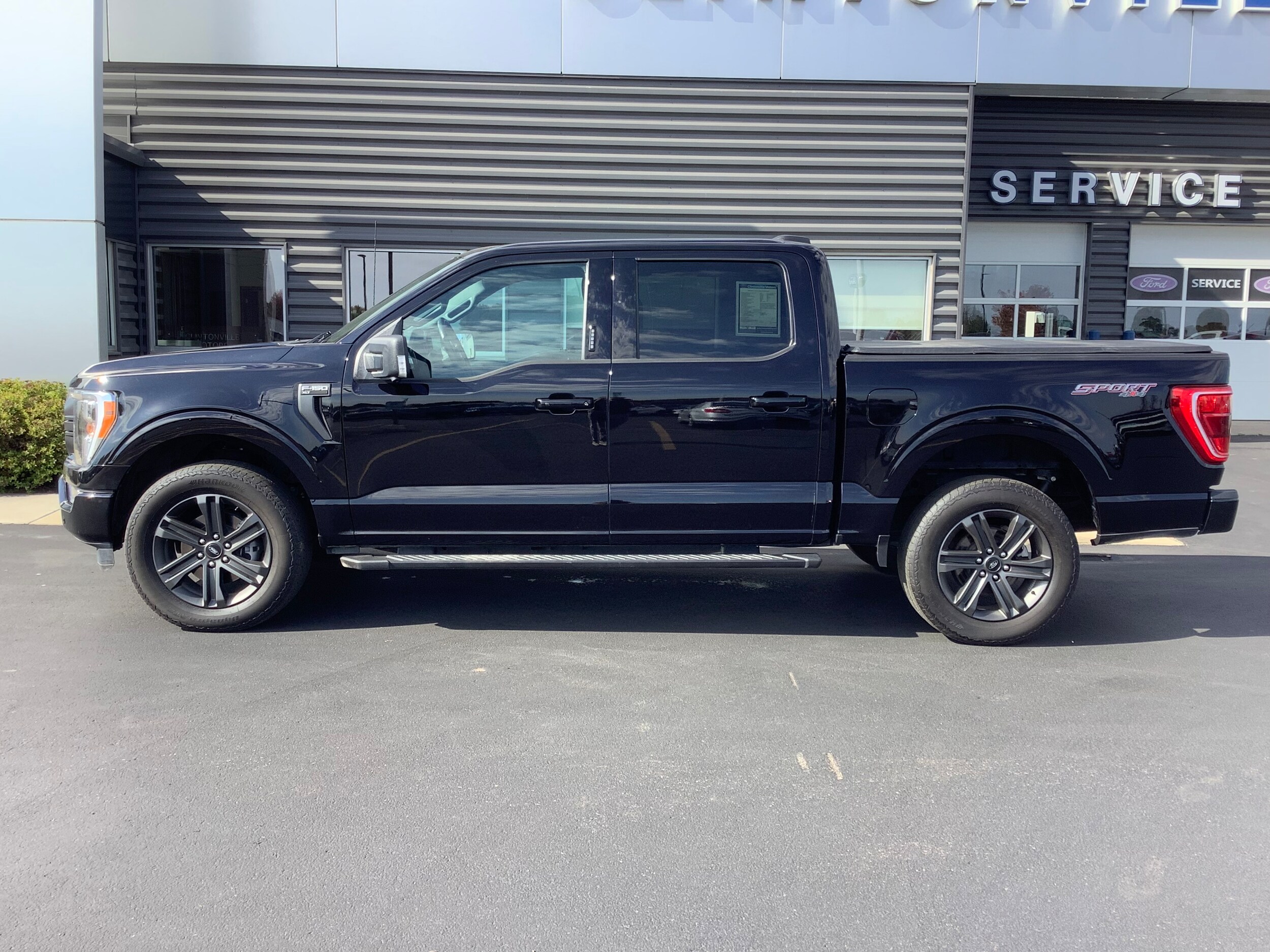 2023 Ford F-150 Lariat photo 2