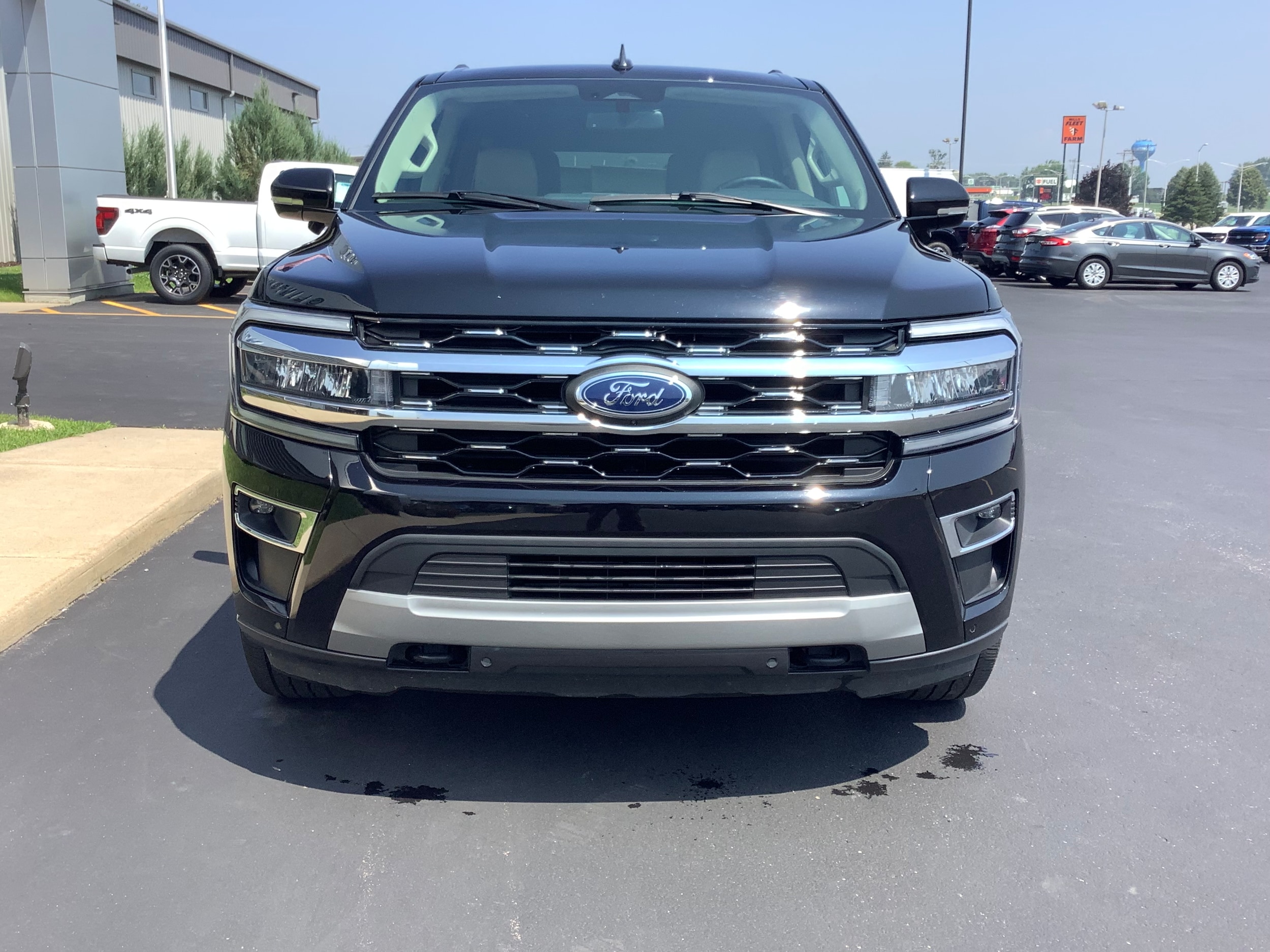 2023 Ford Expedition MAX Limited photo 3