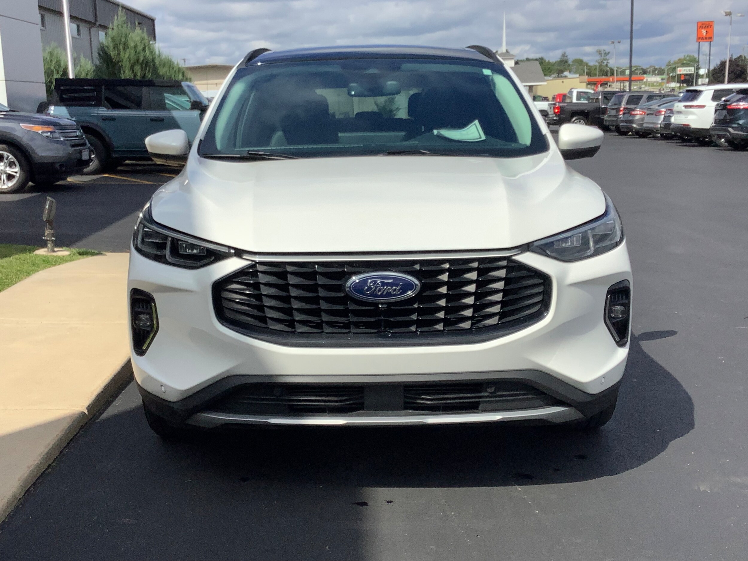 2023 Ford Escape Platinum photo 3