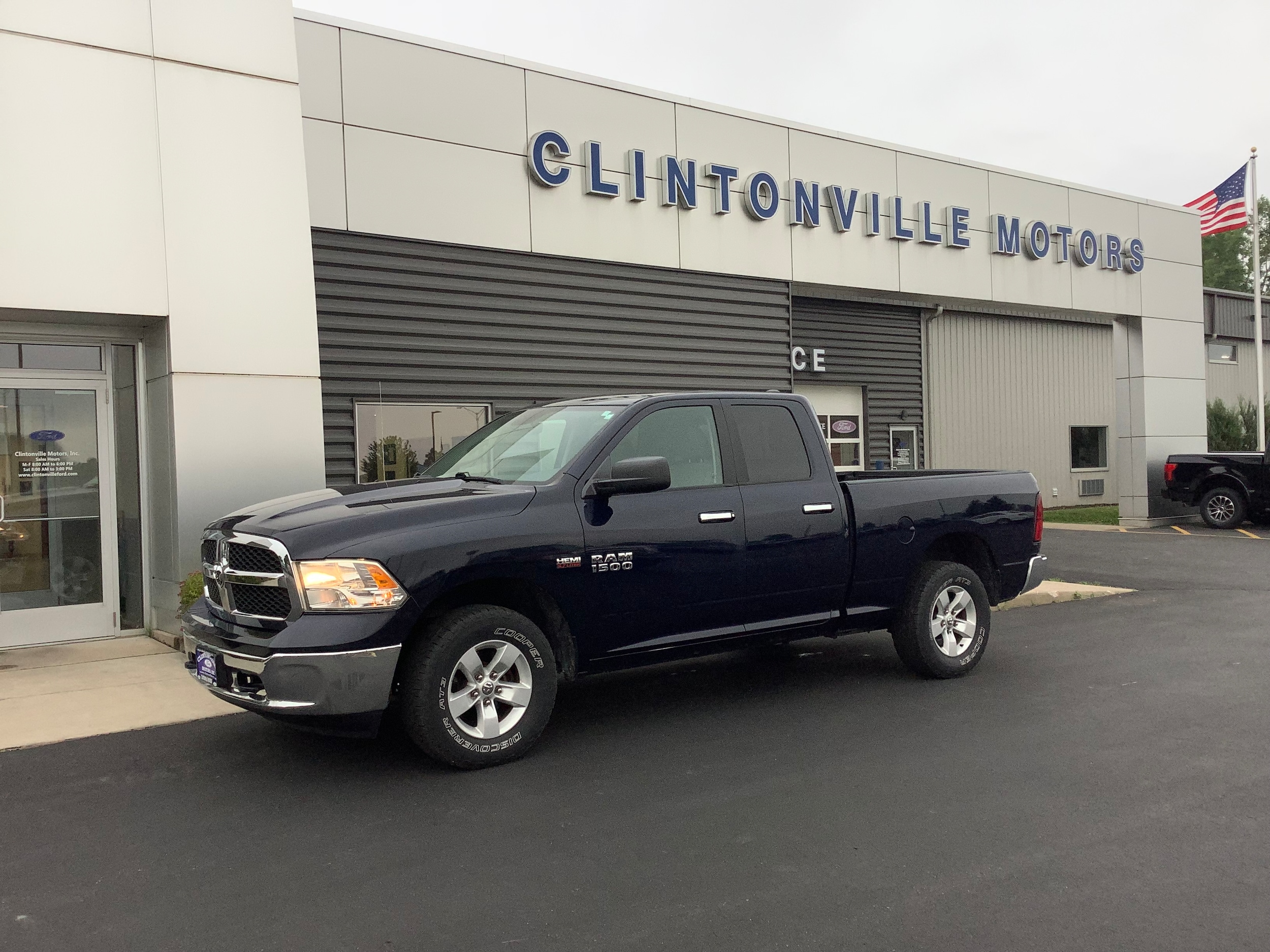 2017 RAM 1500 SLT 4x4 Quad Cab 6'4's photo