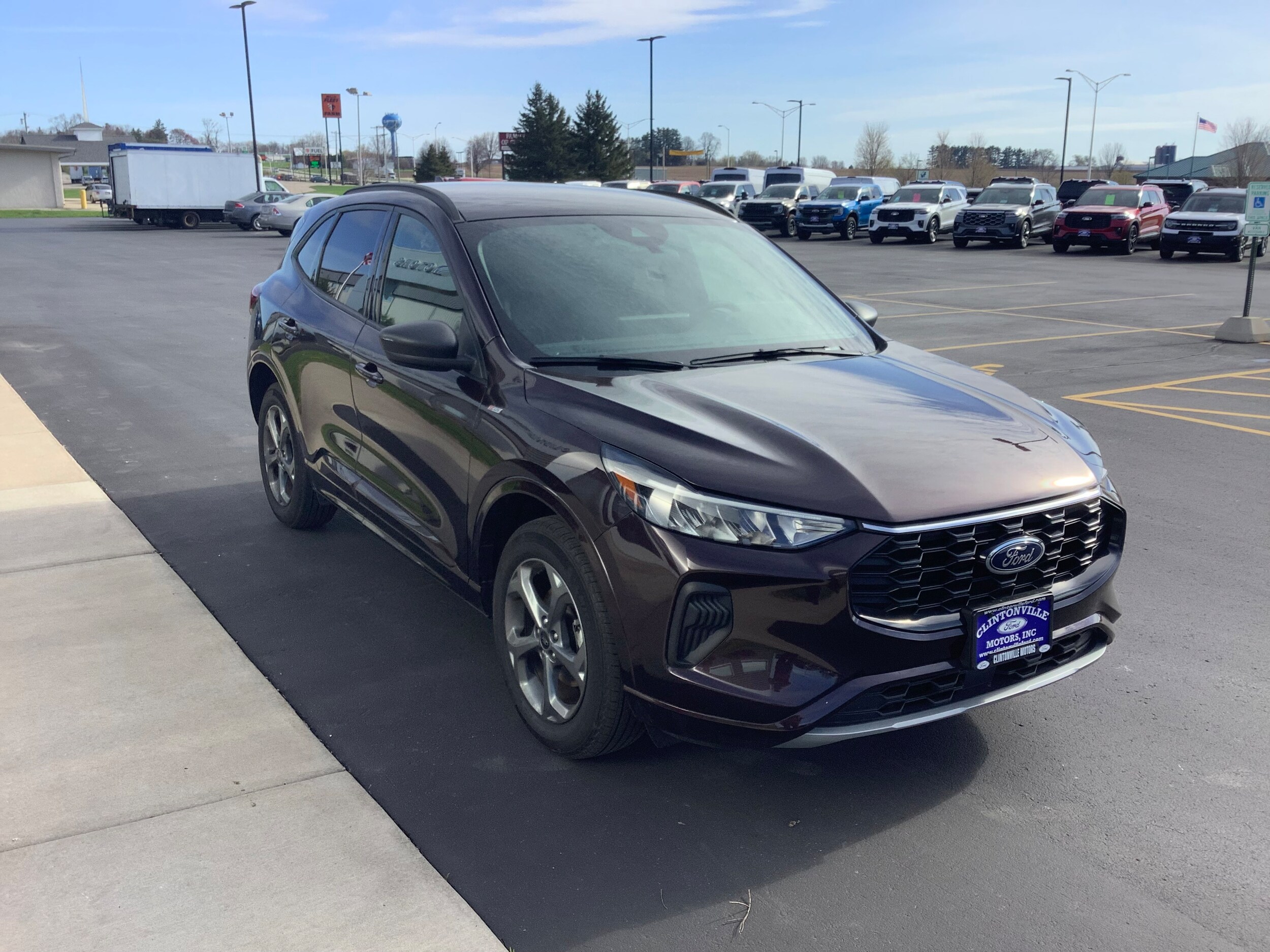 2023 Ford Escape ST-Line photo 2