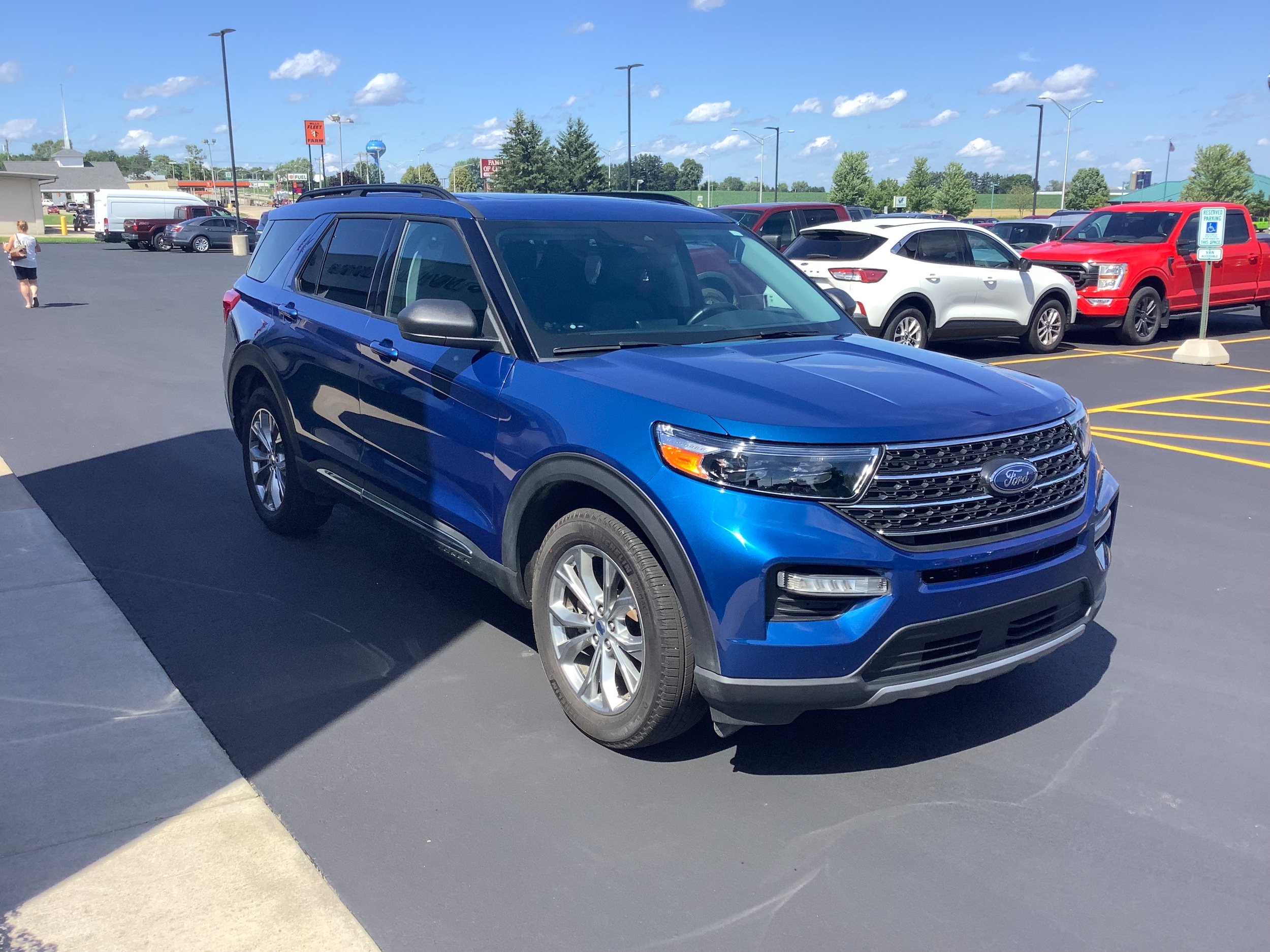 Used 2022 Ford Explorer XLT with VIN 1FMSK8DH9NGA90485 for sale in Clintonville, WI