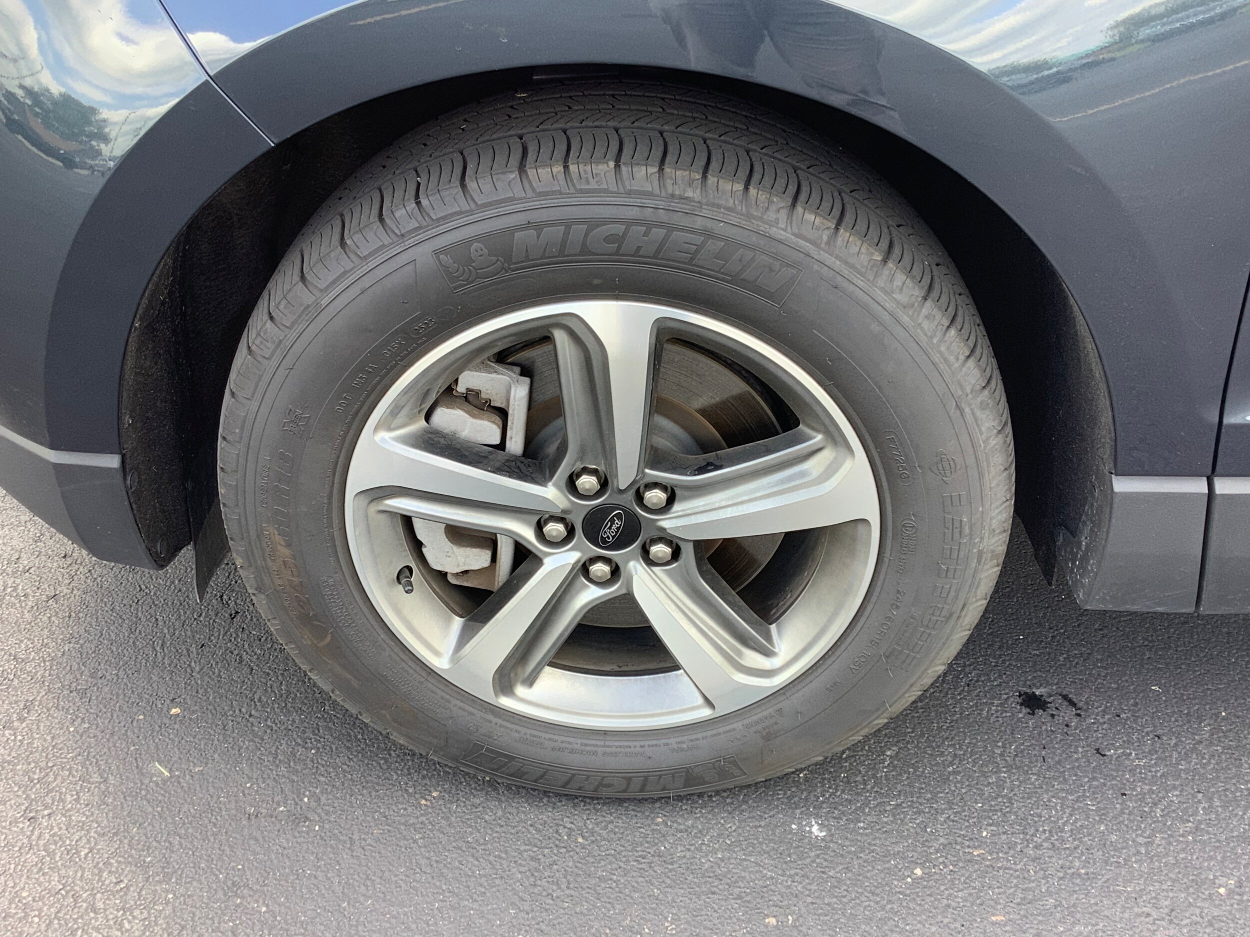 2024 Ford Edge SEL photo 2