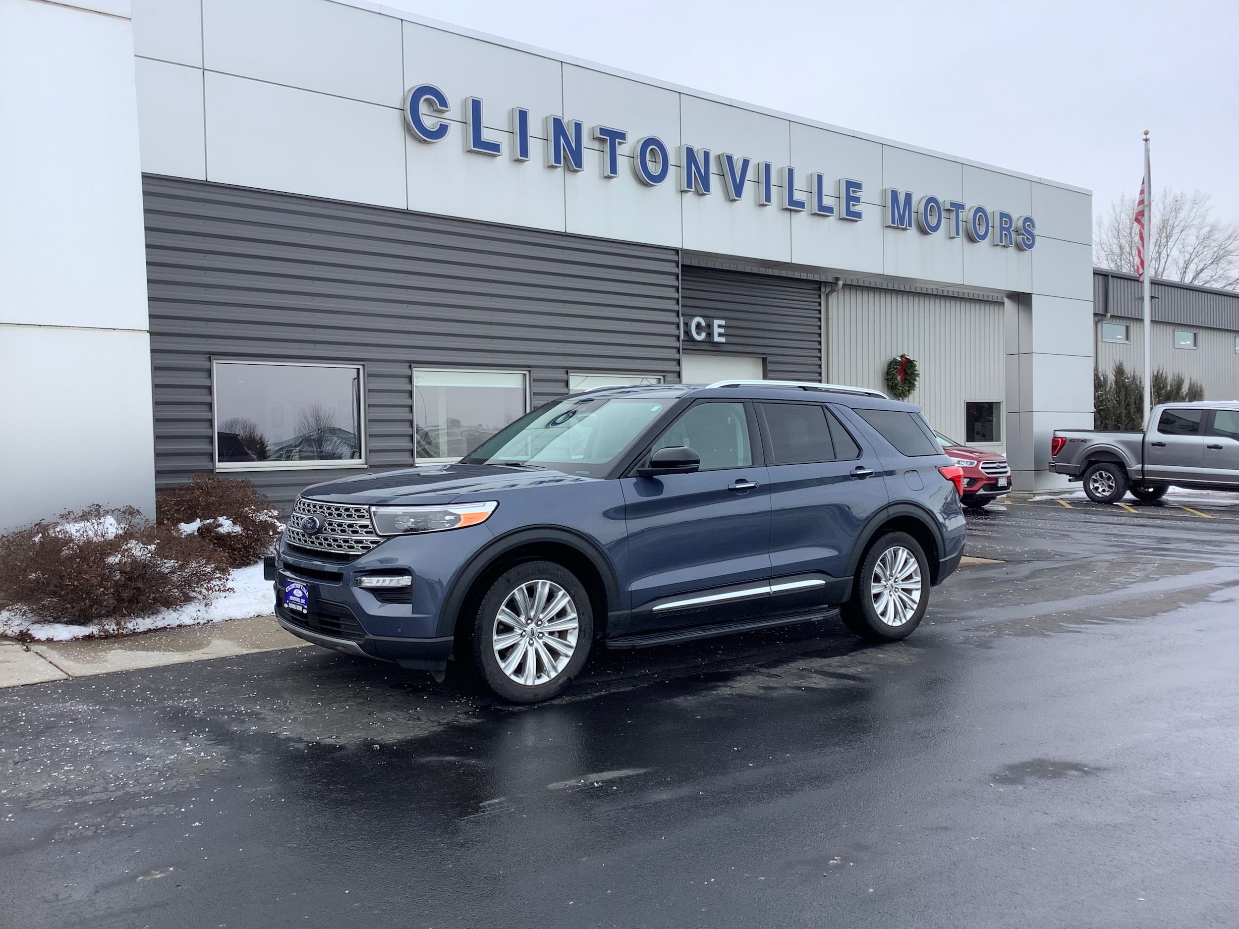 2021 Ford Explorer Limited's photo