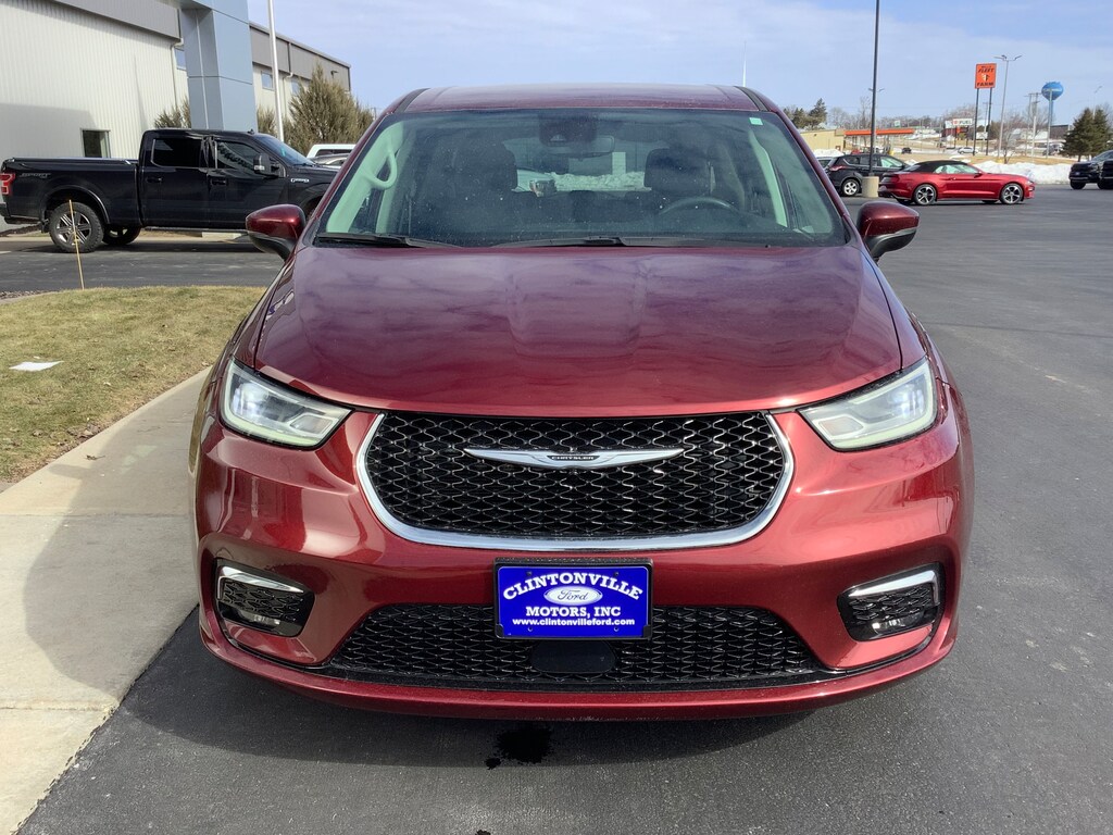 Used 2023 Chrysler Pacifica Touring L Passenger Van
