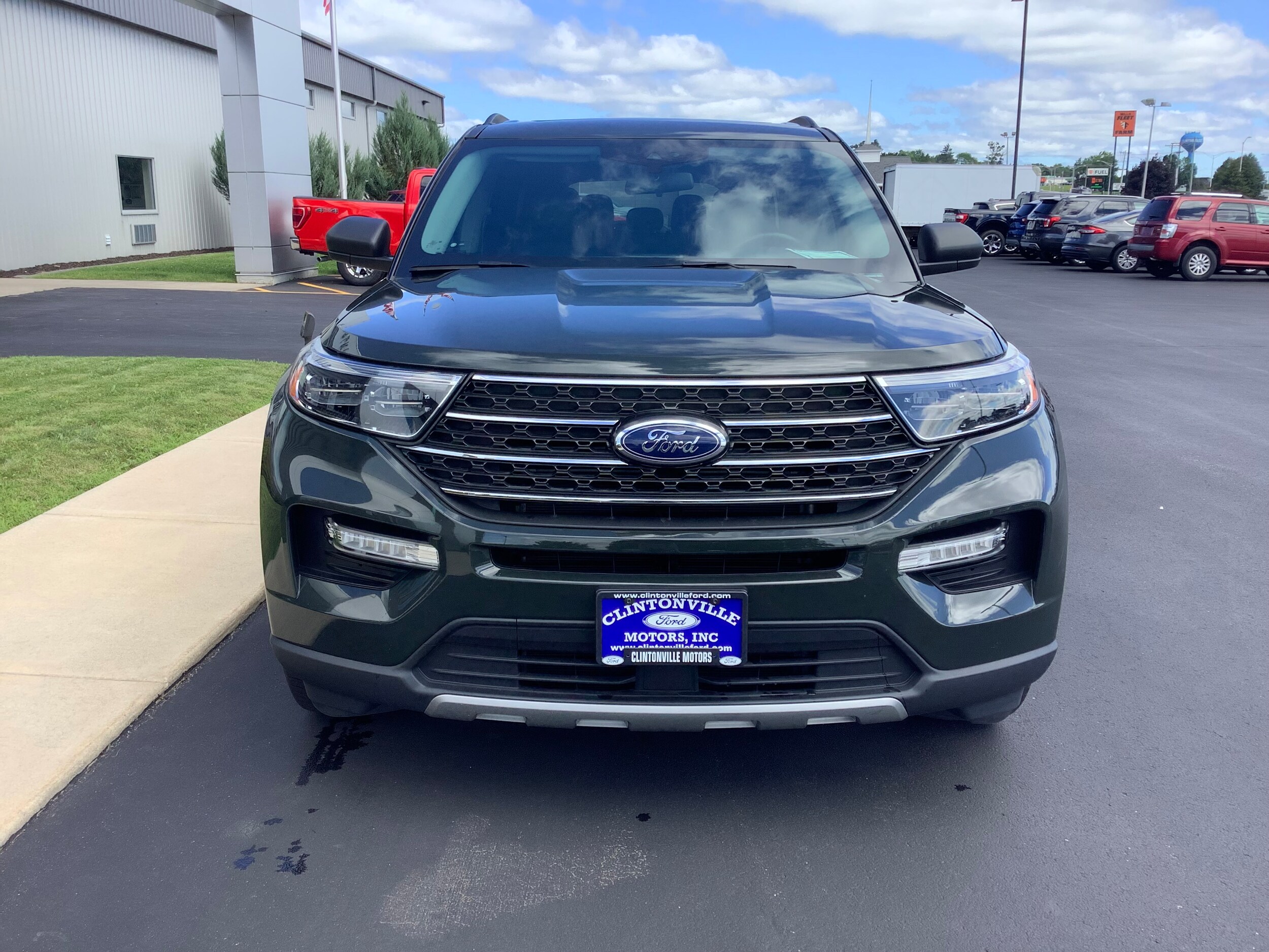 2023 Ford Explorer XLT photo 3