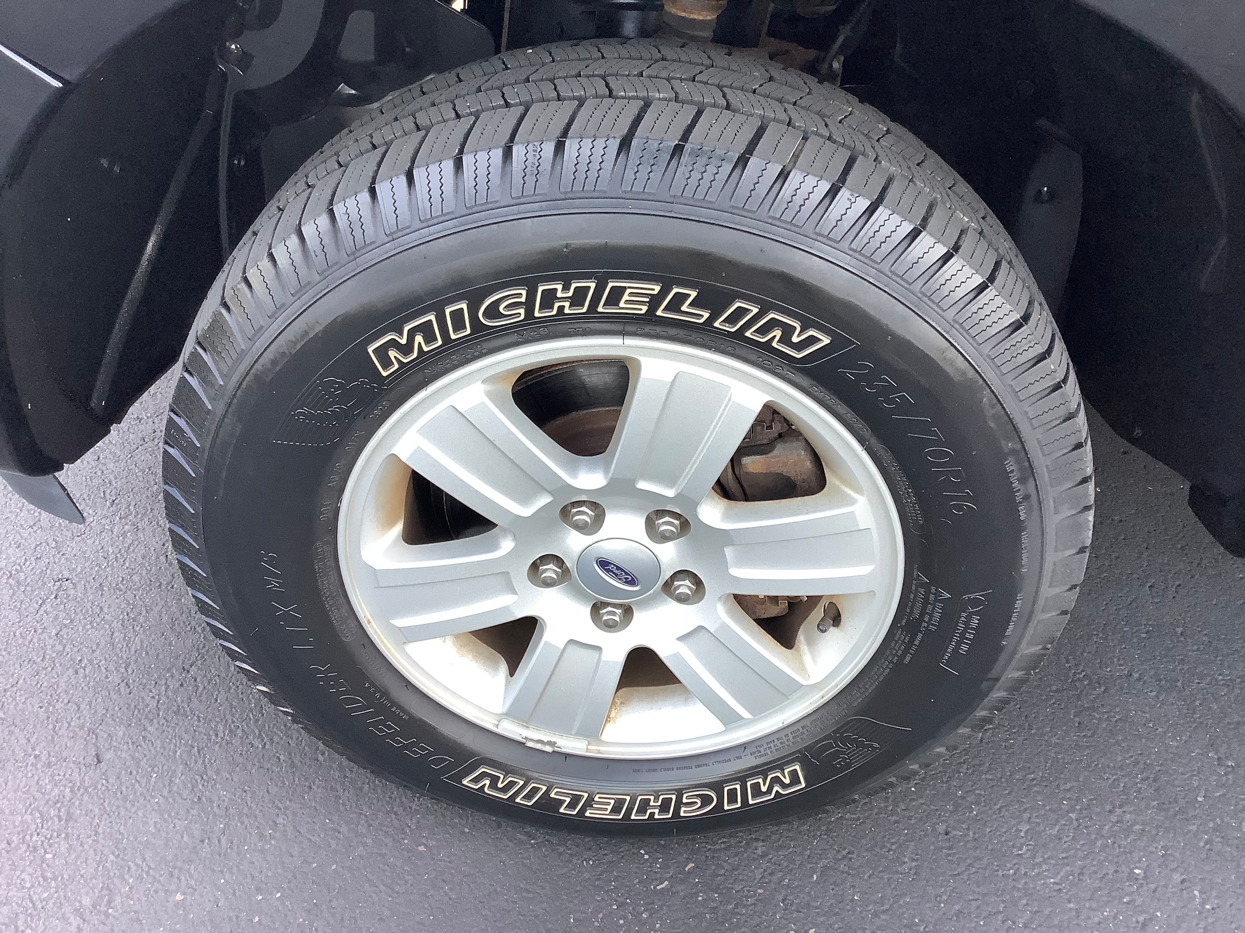 2010 Ford Explorer XLT photo 3