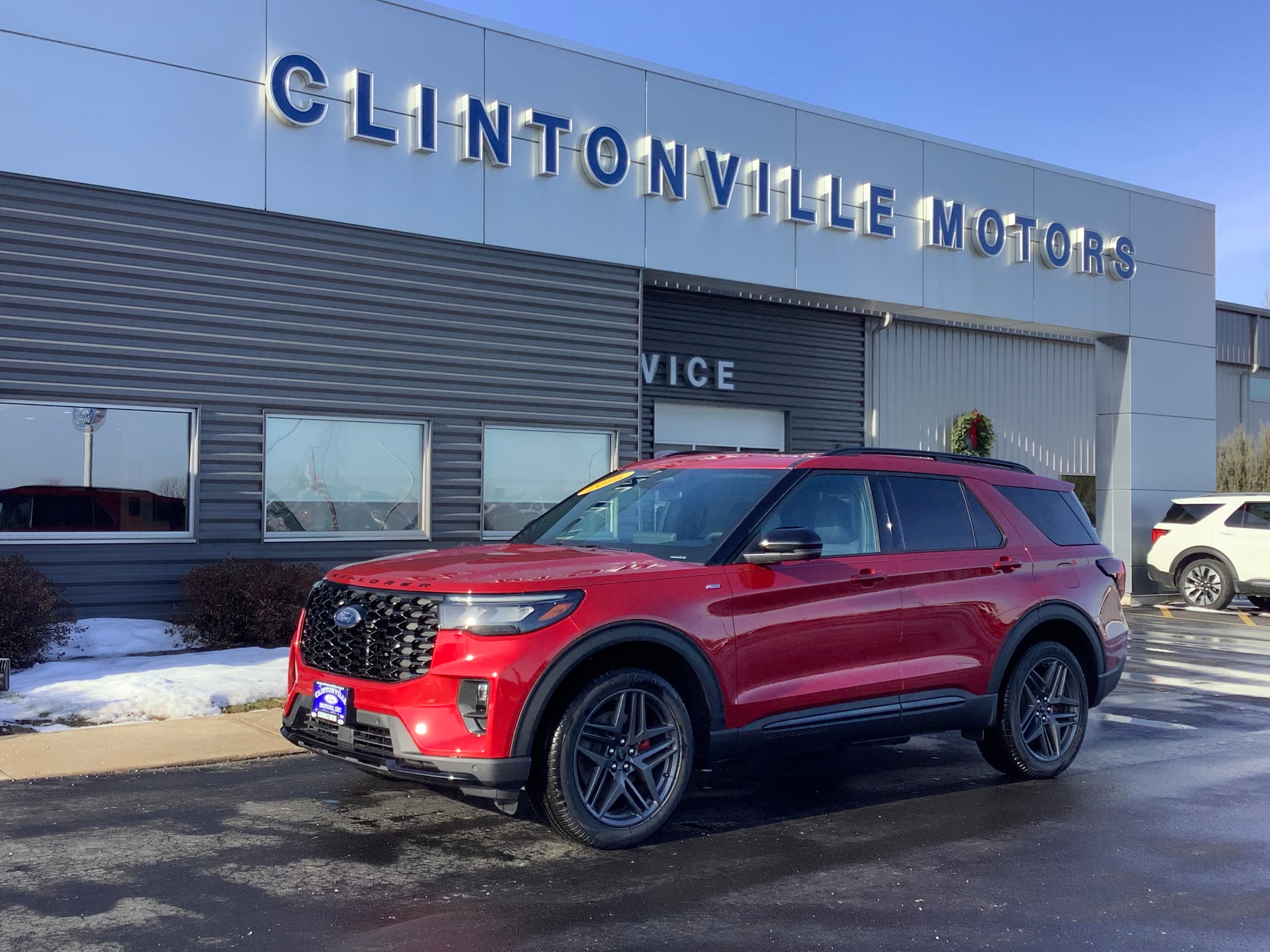 2025 Ford Explorer ST-LINE's photo