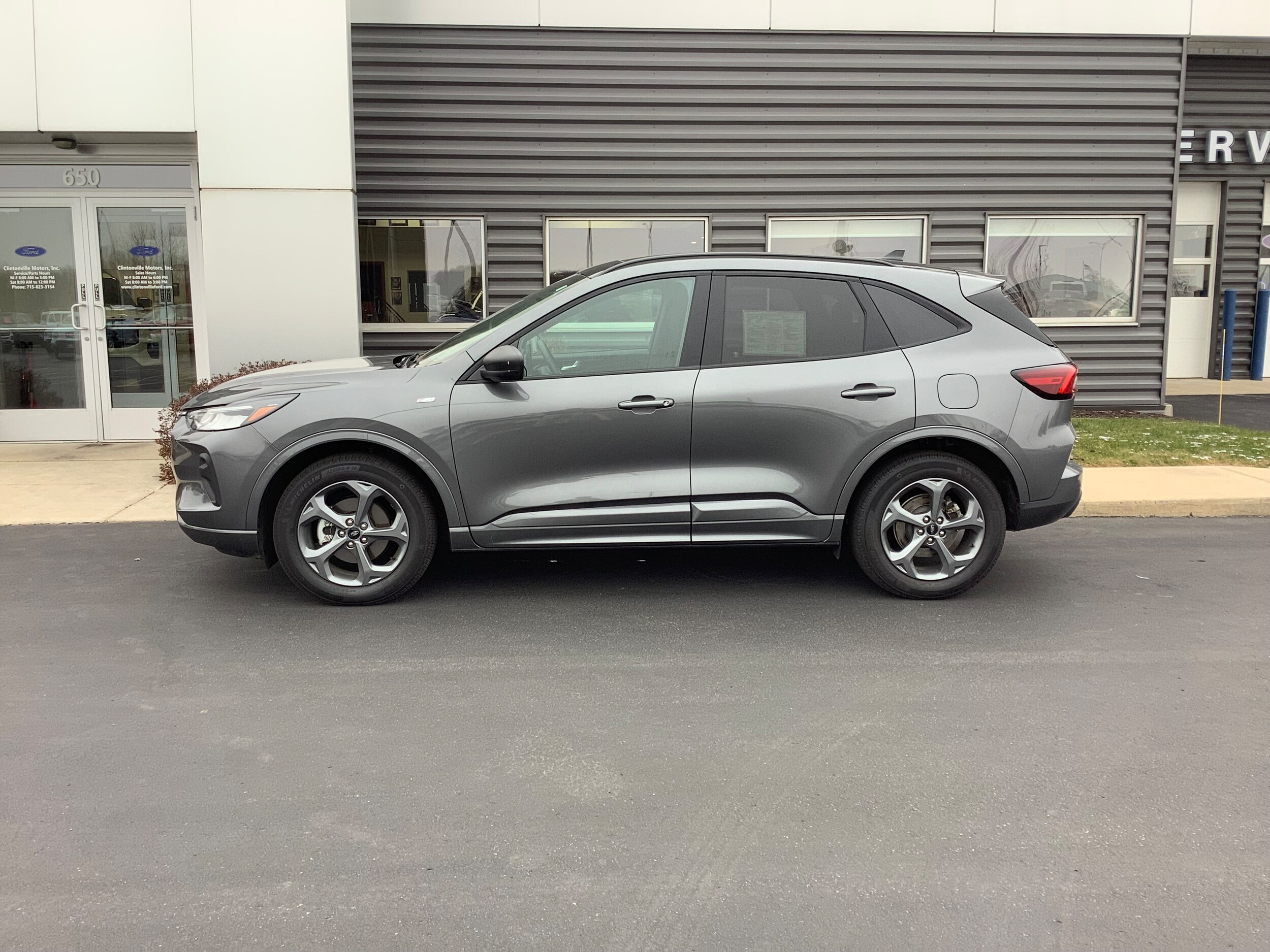 2023 Ford Escape ST-Line photo 2