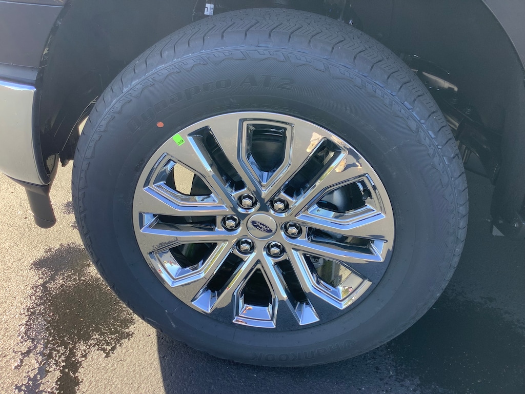 New 2025 Ford F-150 Lariat TRUCK