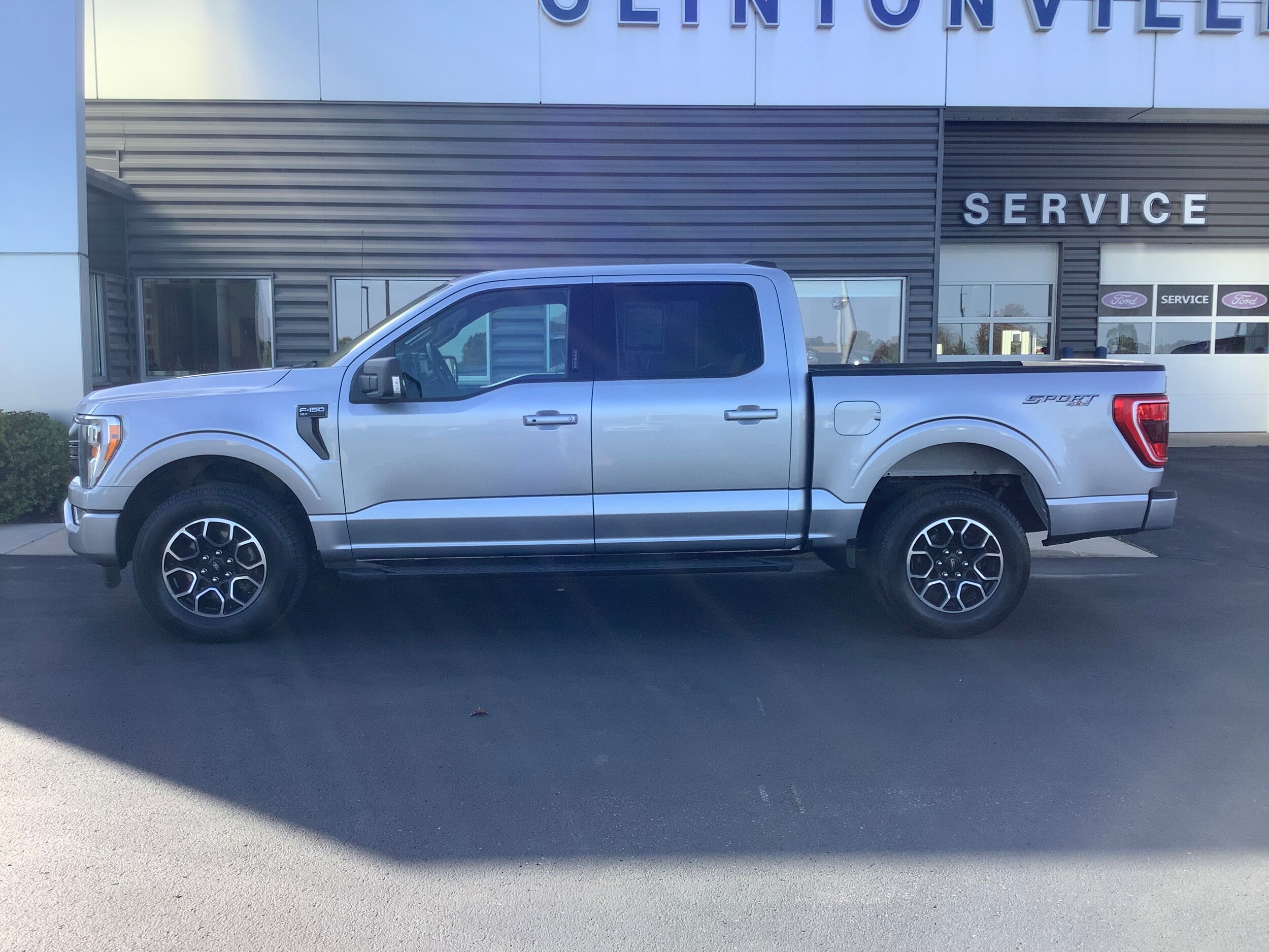 2021 Ford F-150 XLT photo 2