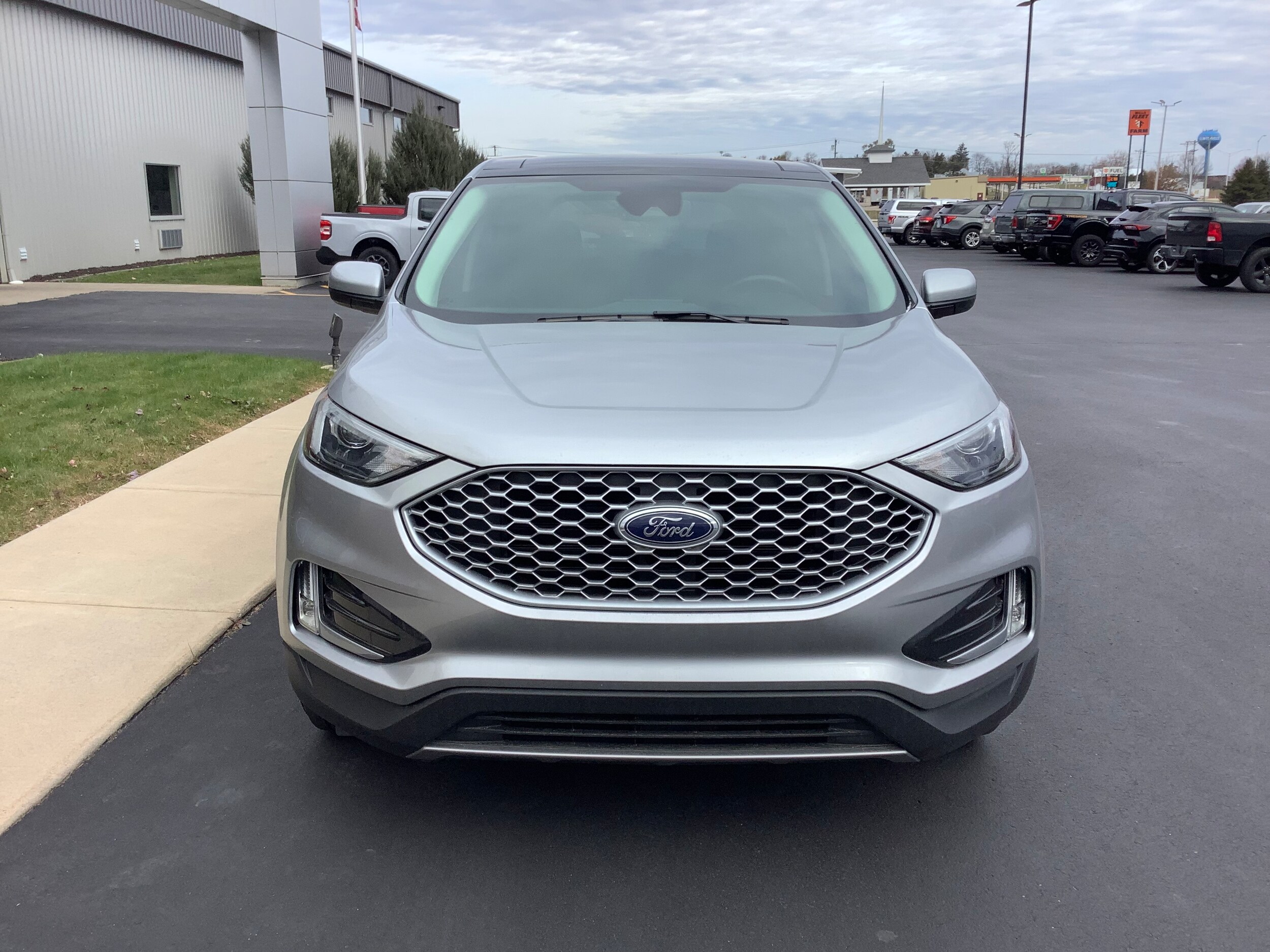2024 Ford Edge SEL photo 2
