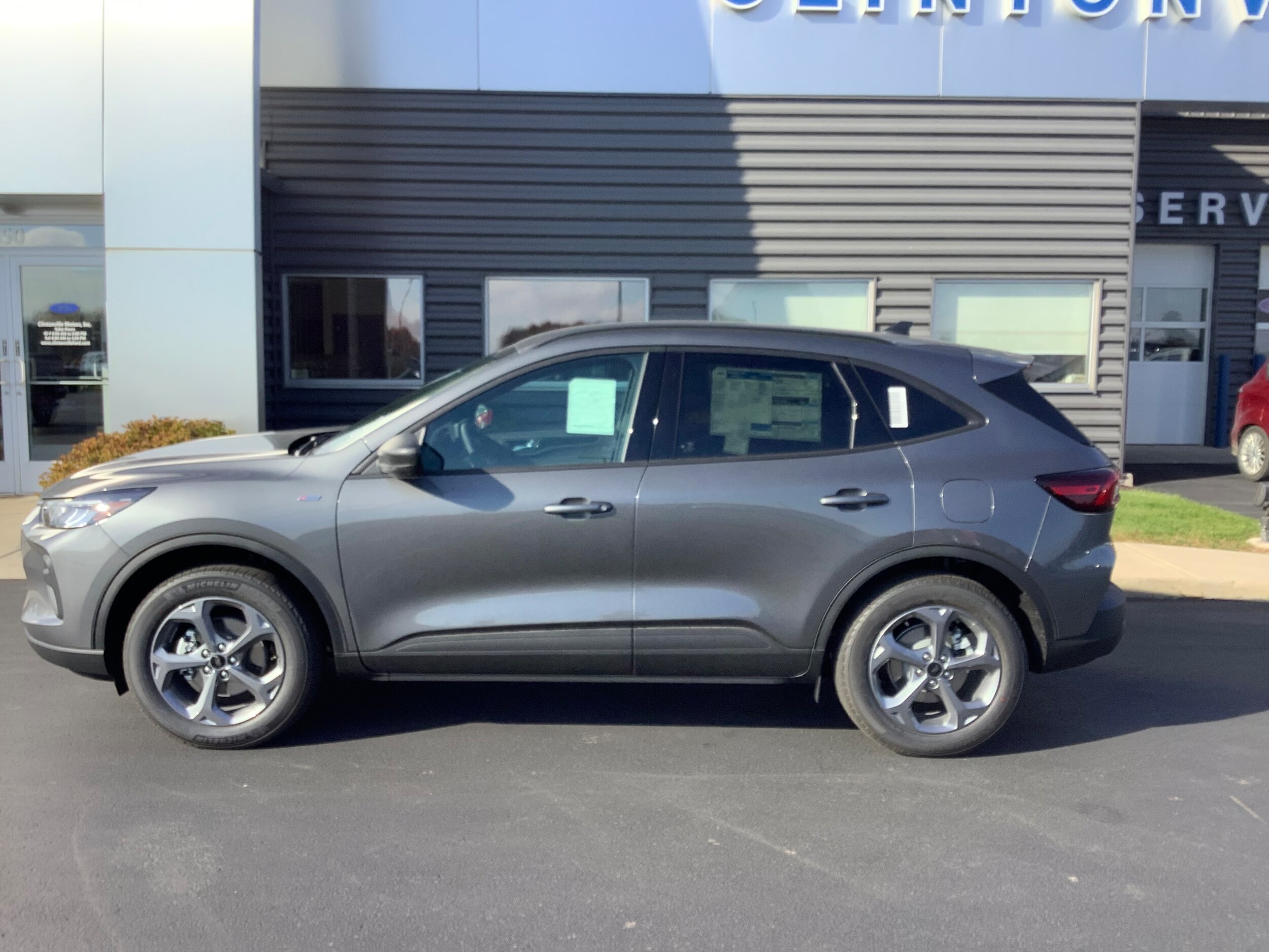 2025 Ford Escape ST-Line photo 2