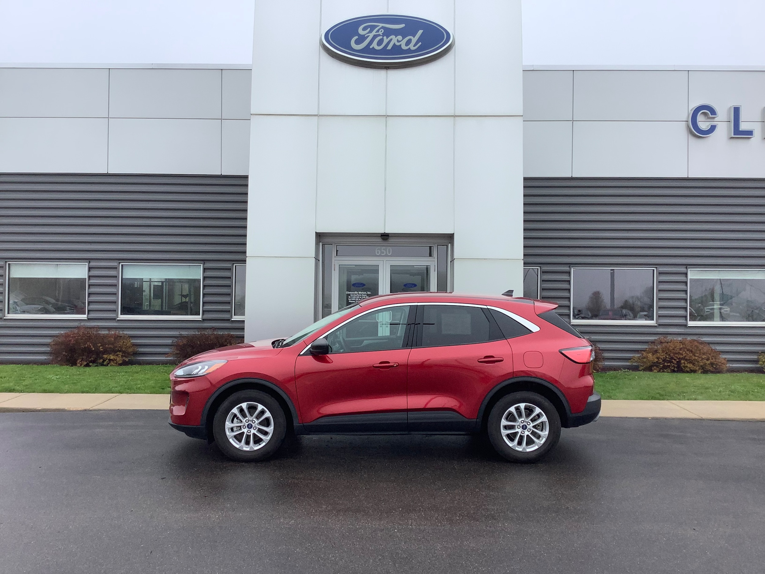 Used 2022 Ford Escape SE with VIN 1FMCU9BZ0NUA36591 for sale in Clintonville, WI