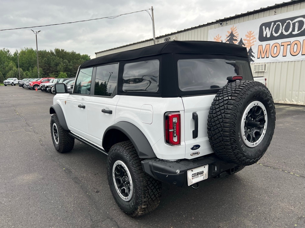 2023 Ford Bronco Badlands photo 3