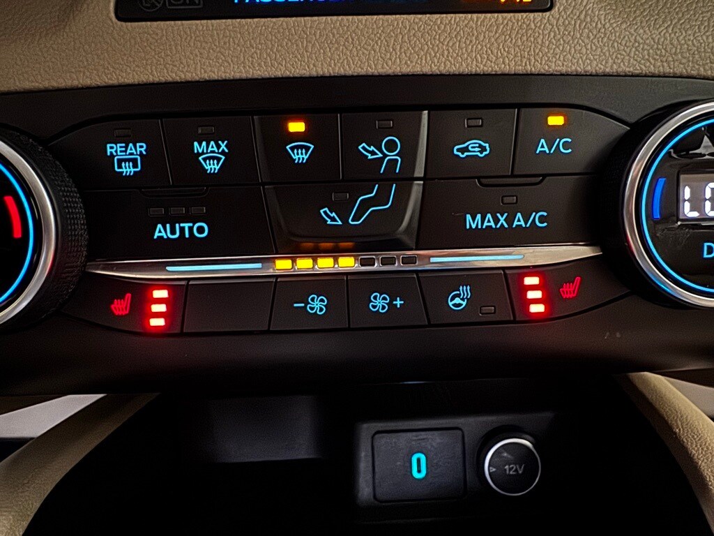 2020 Ford Escape Hybrid Titanium photo 3