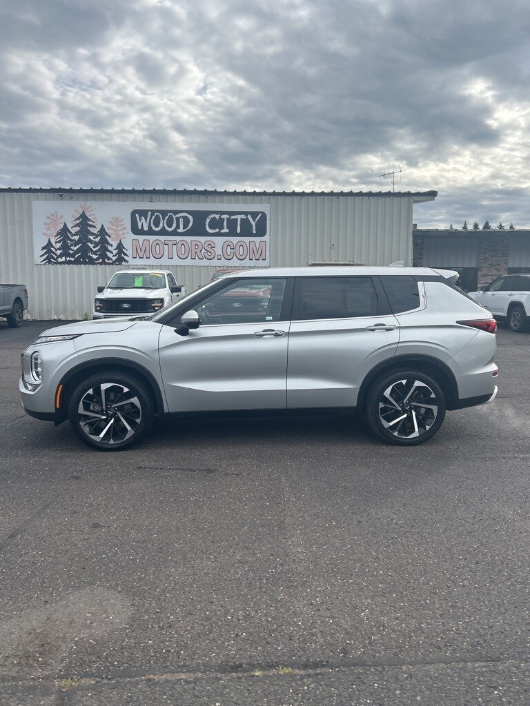 Used 2024 Mitsubishi Outlander SE with VIN JA4J4VA82RZ050797 for sale in Cloquet, Minnesota