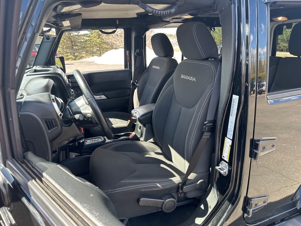 Used 2018 Jeep Wrangler JK Unlimited Sahara with VIN 1C4BJWEG1JL937034 for sale in Cloquet, Minnesota