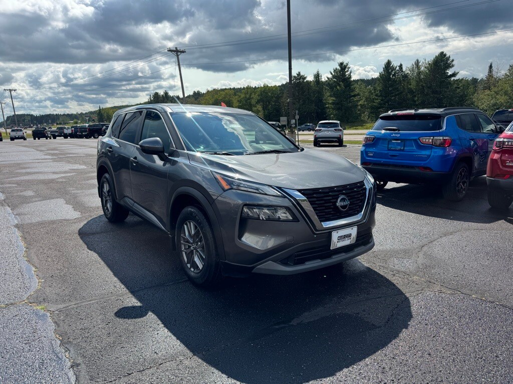 2022 Nissan Rogue S photo 2