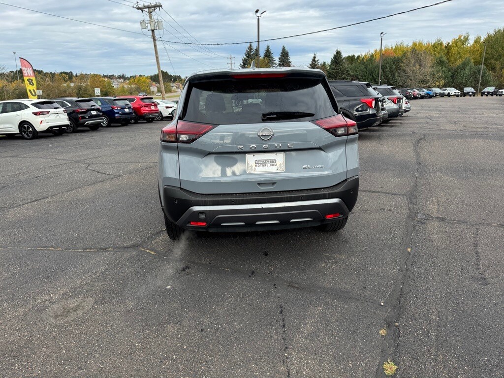 2023 Nissan Rogue SL photo 3