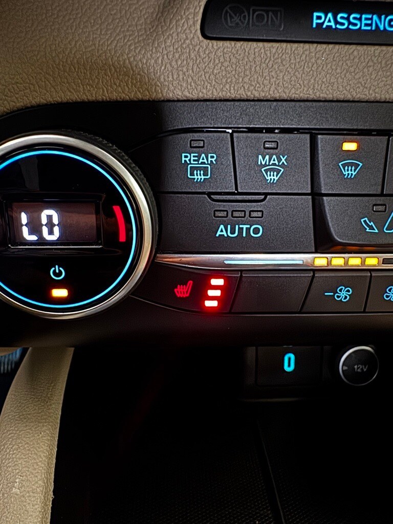 2020 Ford Escape Hybrid Titanium photo 4