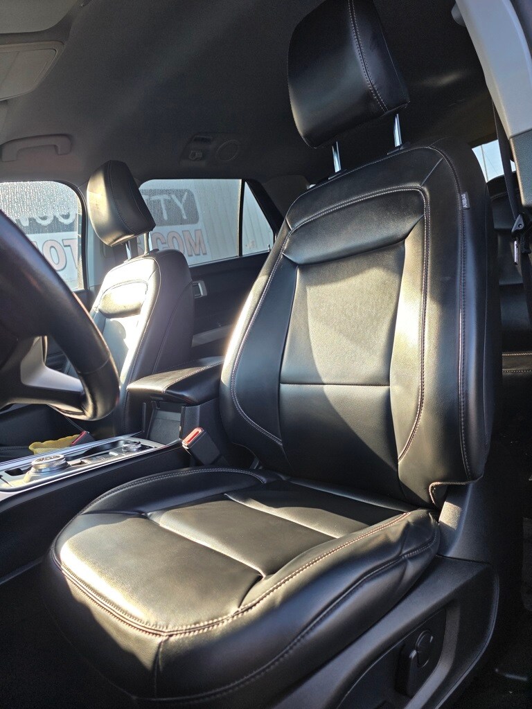 2021 Ford Explorer XLT photo 3