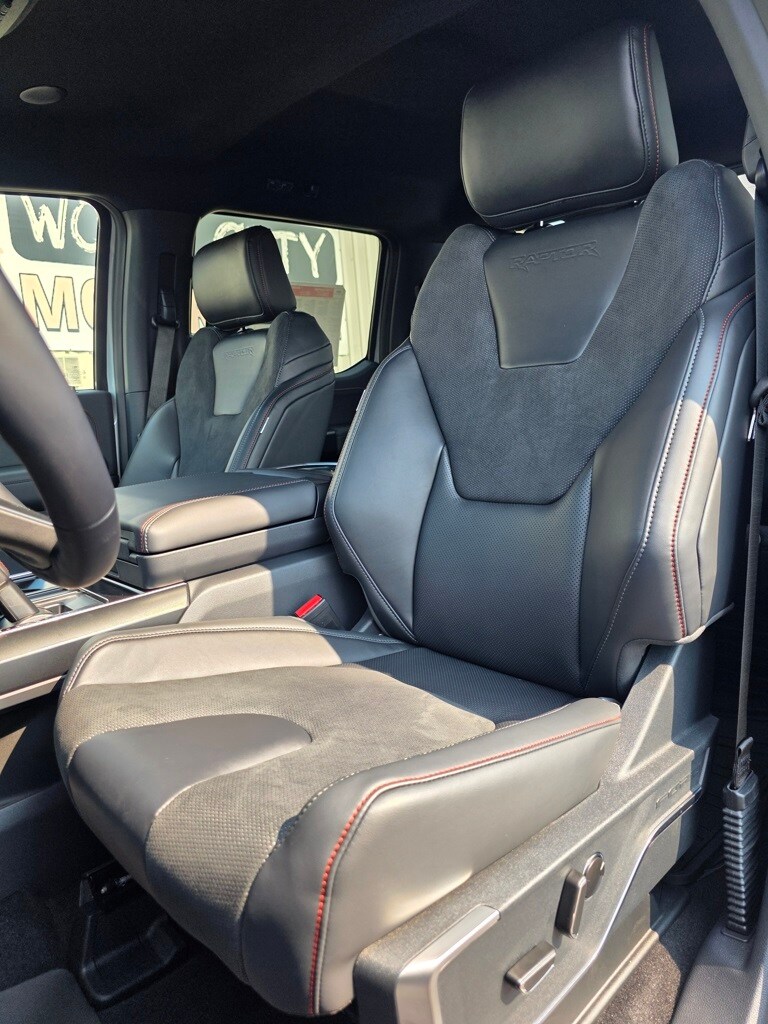 2025 Ford F-150 Raptor photo 3
