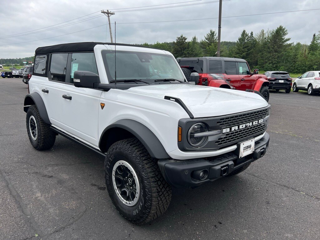 2023 Ford Bronco Badlands photo 2