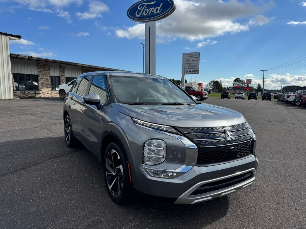 Used 2024 Mitsubishi Outlander SE with VIN JA4J4VA86RZ018595 for sale in Cloquet, Minnesota