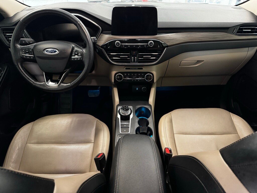 2020 Ford Escape Hybrid Titanium photo 2