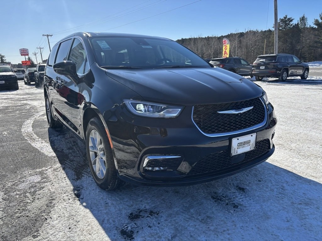 New 2024 Chrysler Pacifica TOURING L AWD Passenger Van