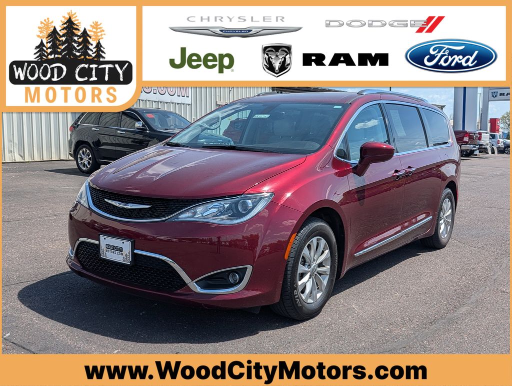 2019 Chrysler Pacifica Touring L's photo