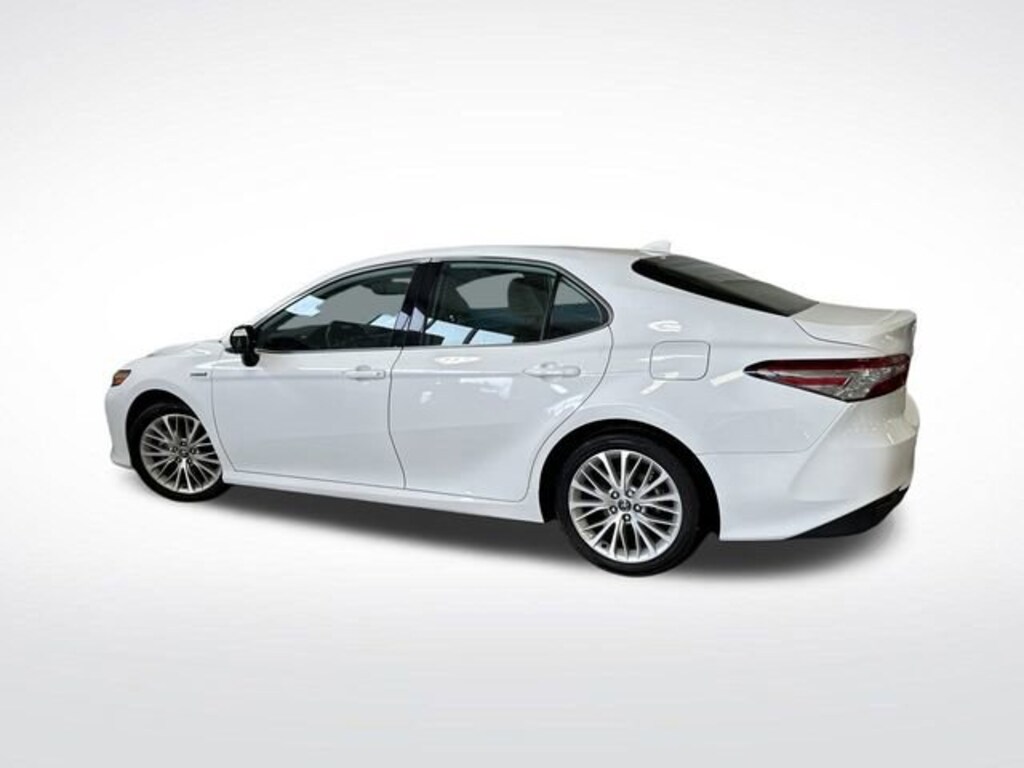 Used 2020 Toyota Camry Hybrid XLE Sedan