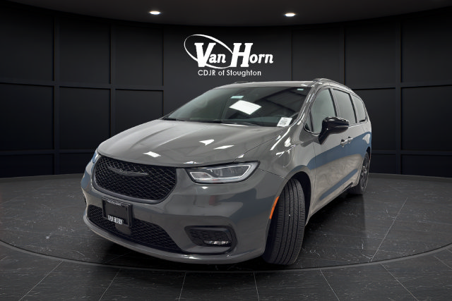 Used 2025 Chrysler Pacifica Limited Van Passenger Van